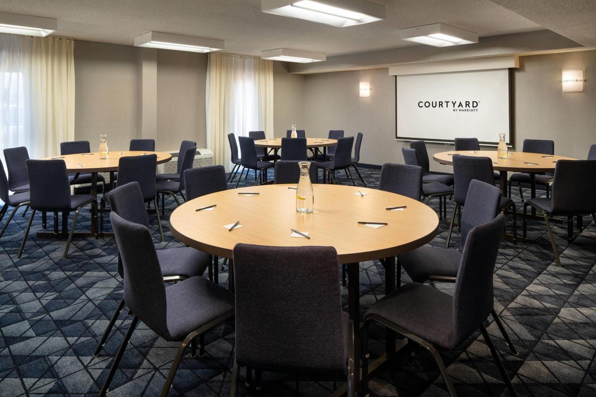 Courtyard by Marriott Bakersfield photo 33