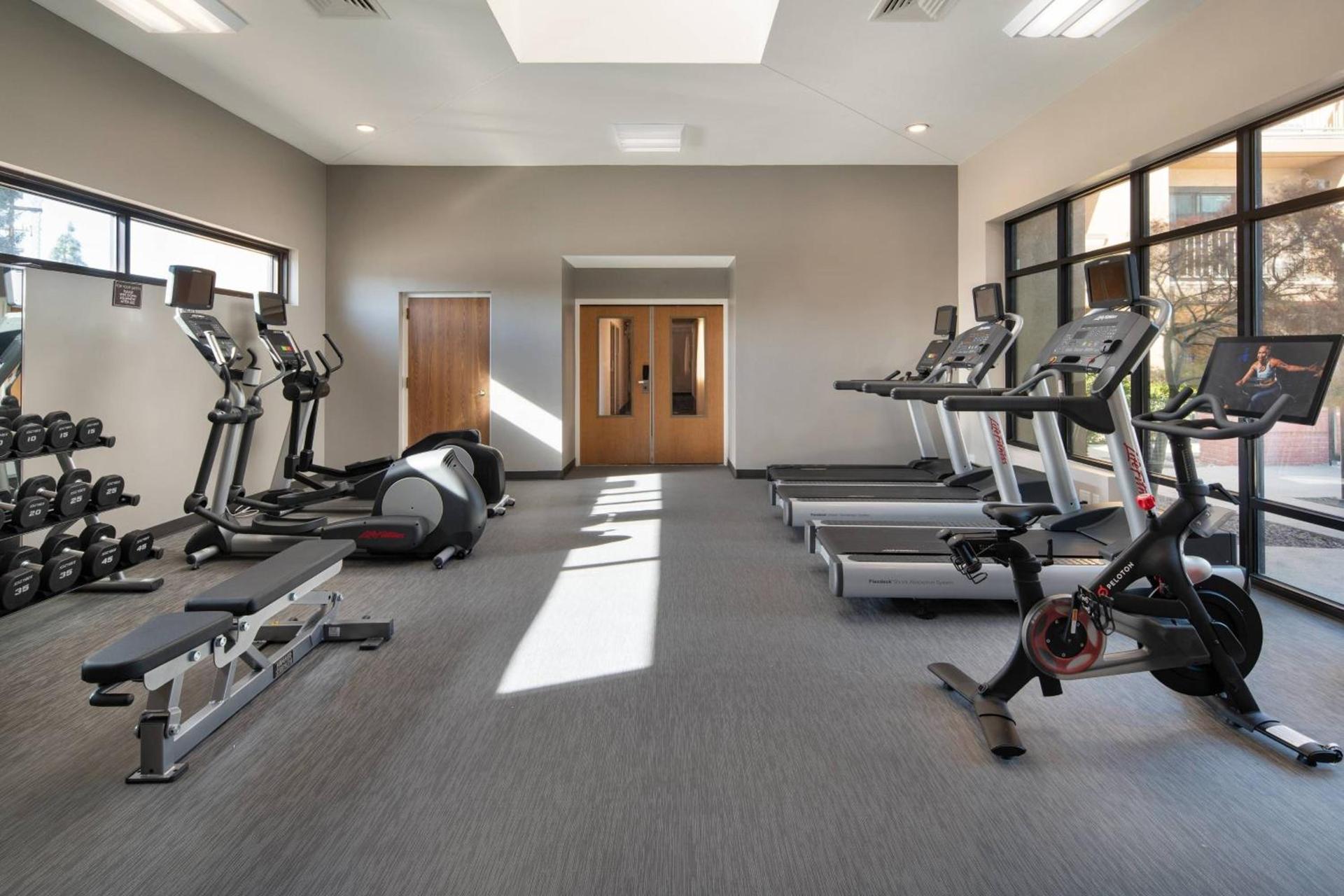 Courtyard by Marriott Bakersfield photo 32