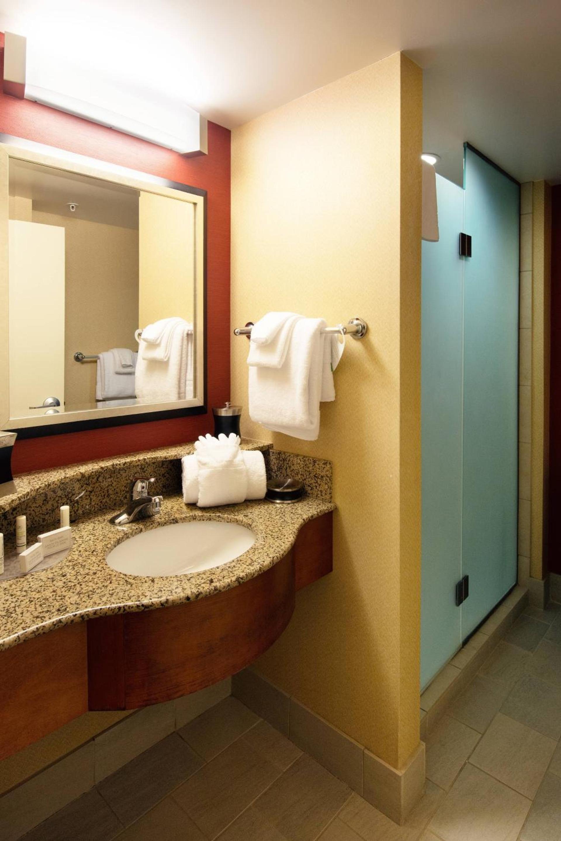 Courtyard by Marriott Canton photo 11