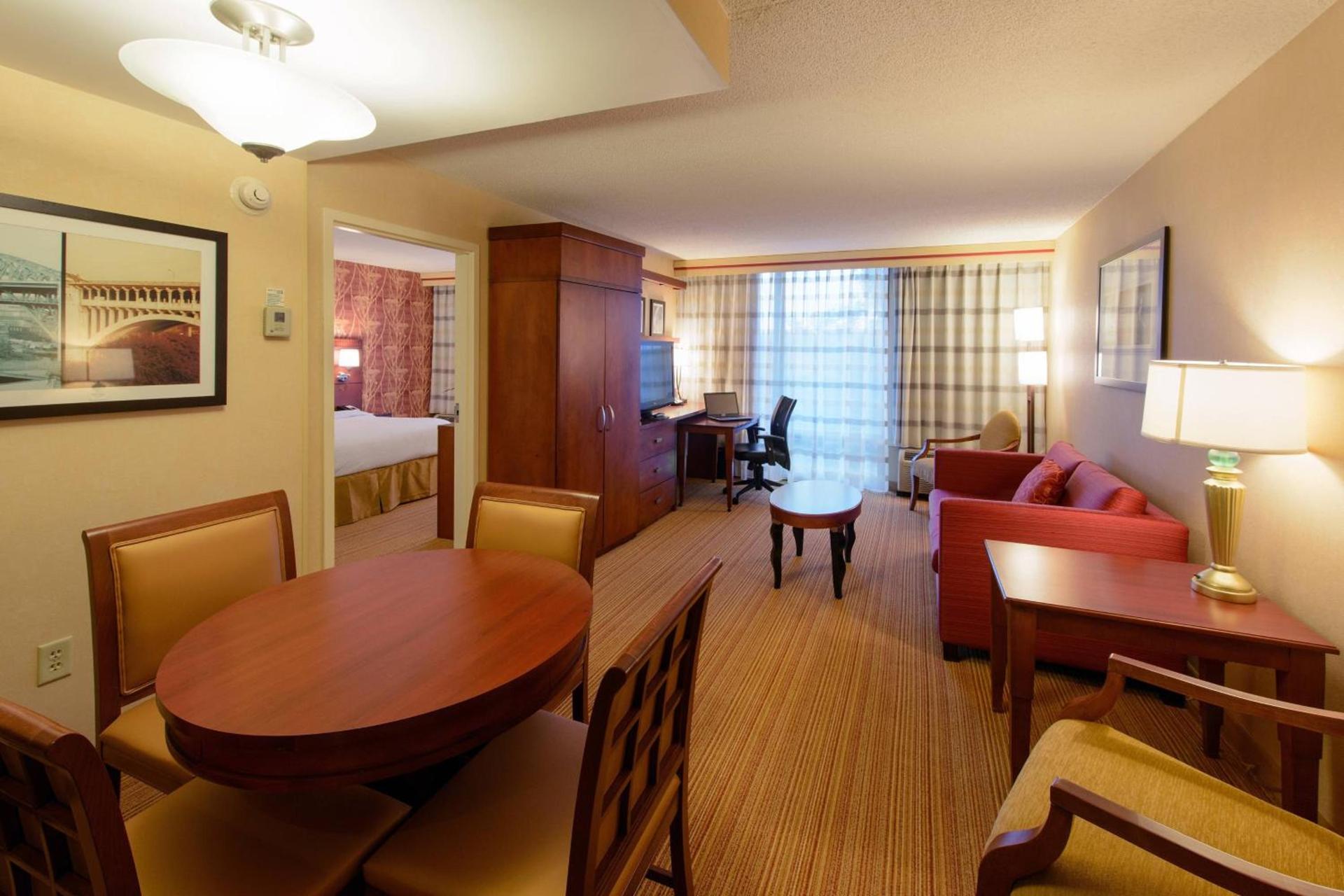 Courtyard by Marriott Canton photo 12