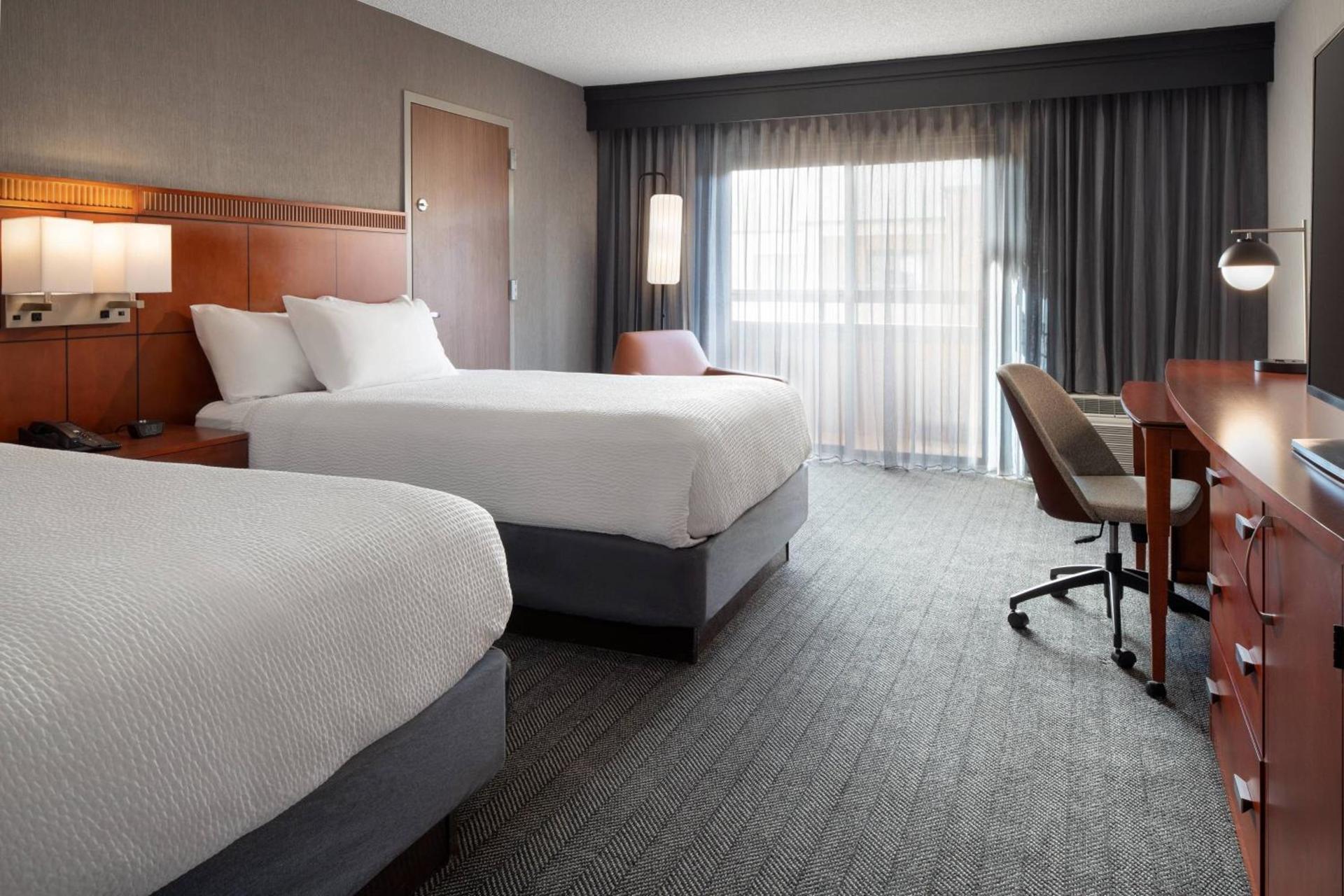 Courtyard by Marriott Bakersfield photo 7