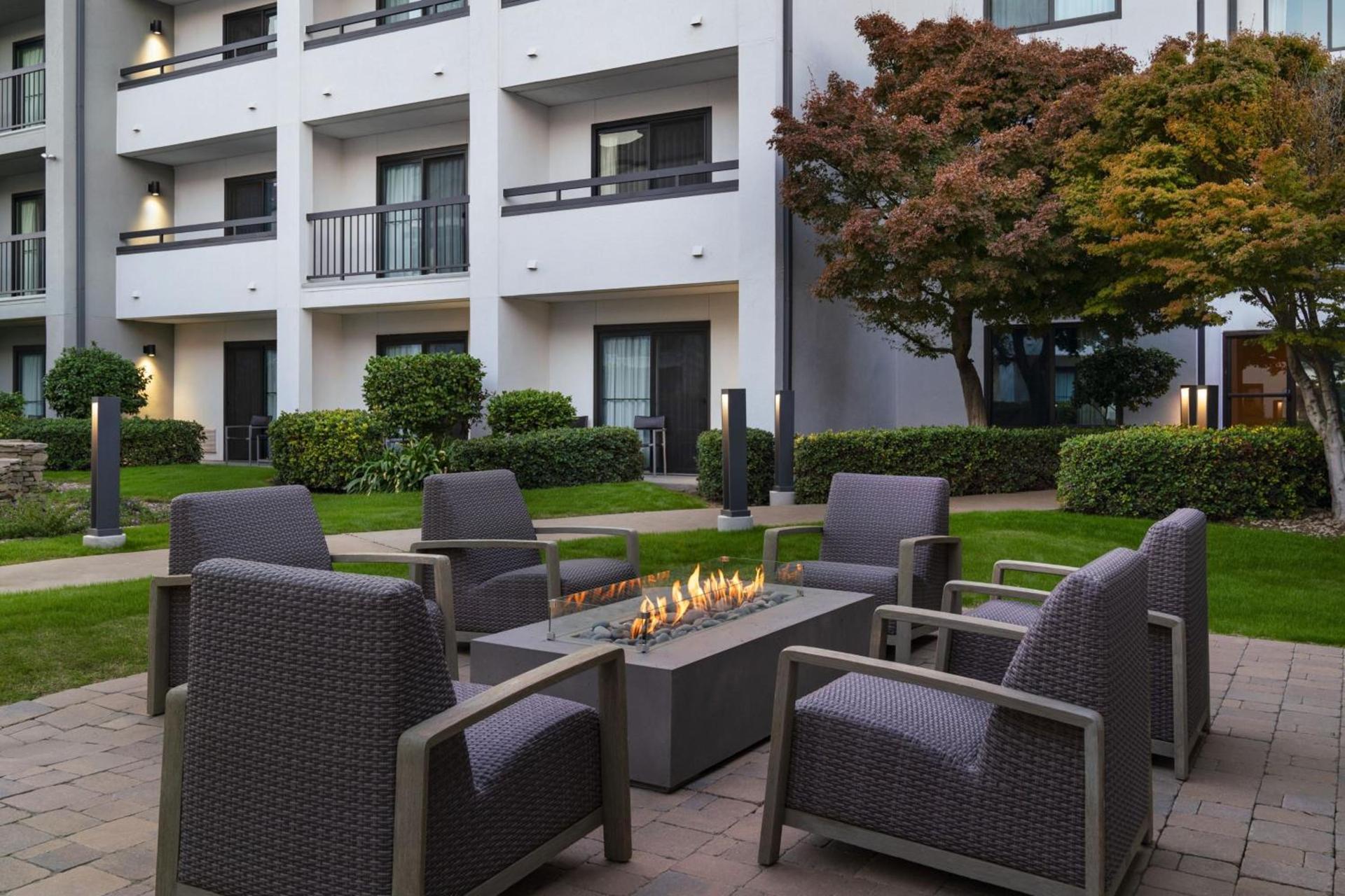 Courtyard by Marriott Bakersfield photo 24