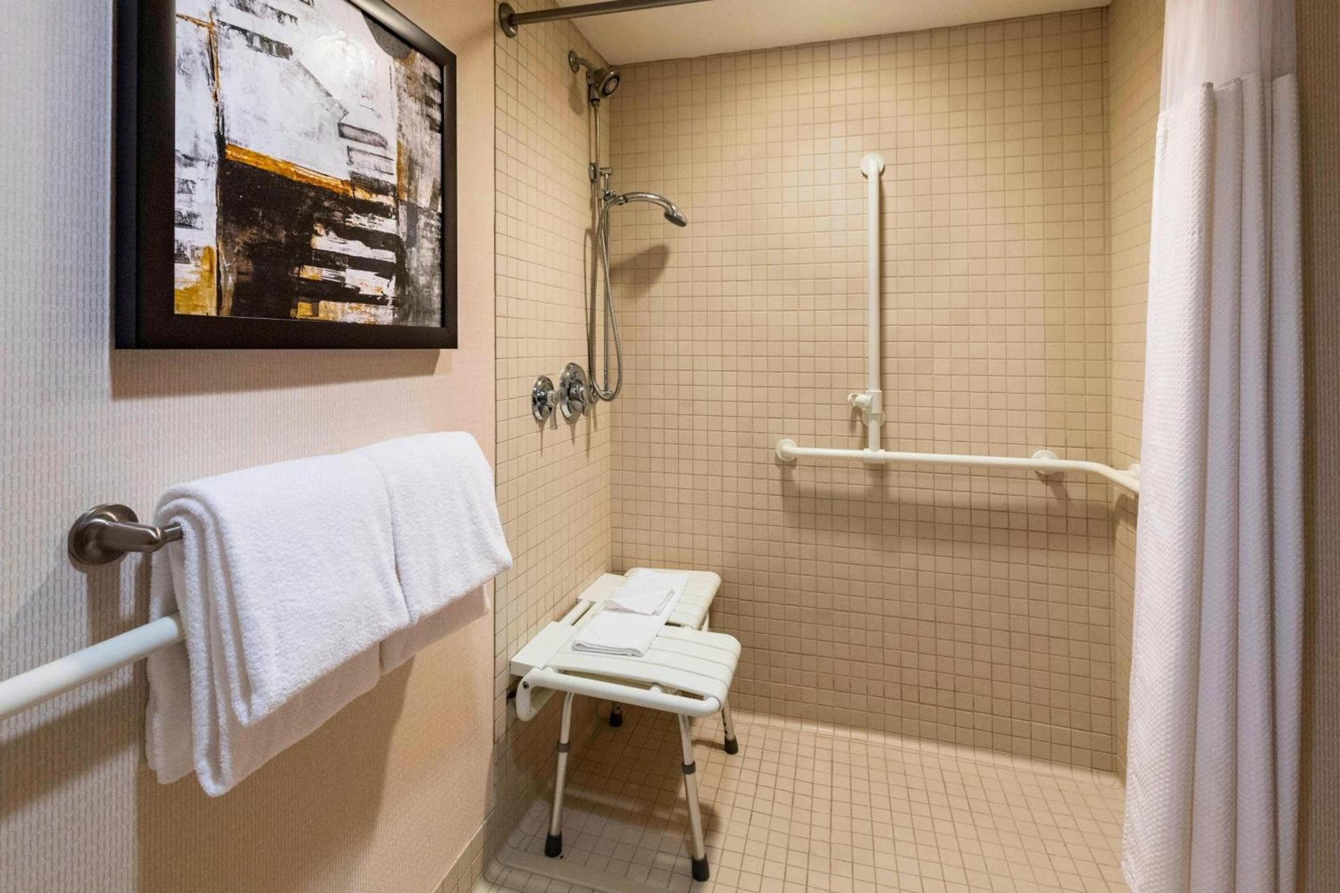 Courtyard by Marriott Atlanta Buford Mall of Georgia photo 11
