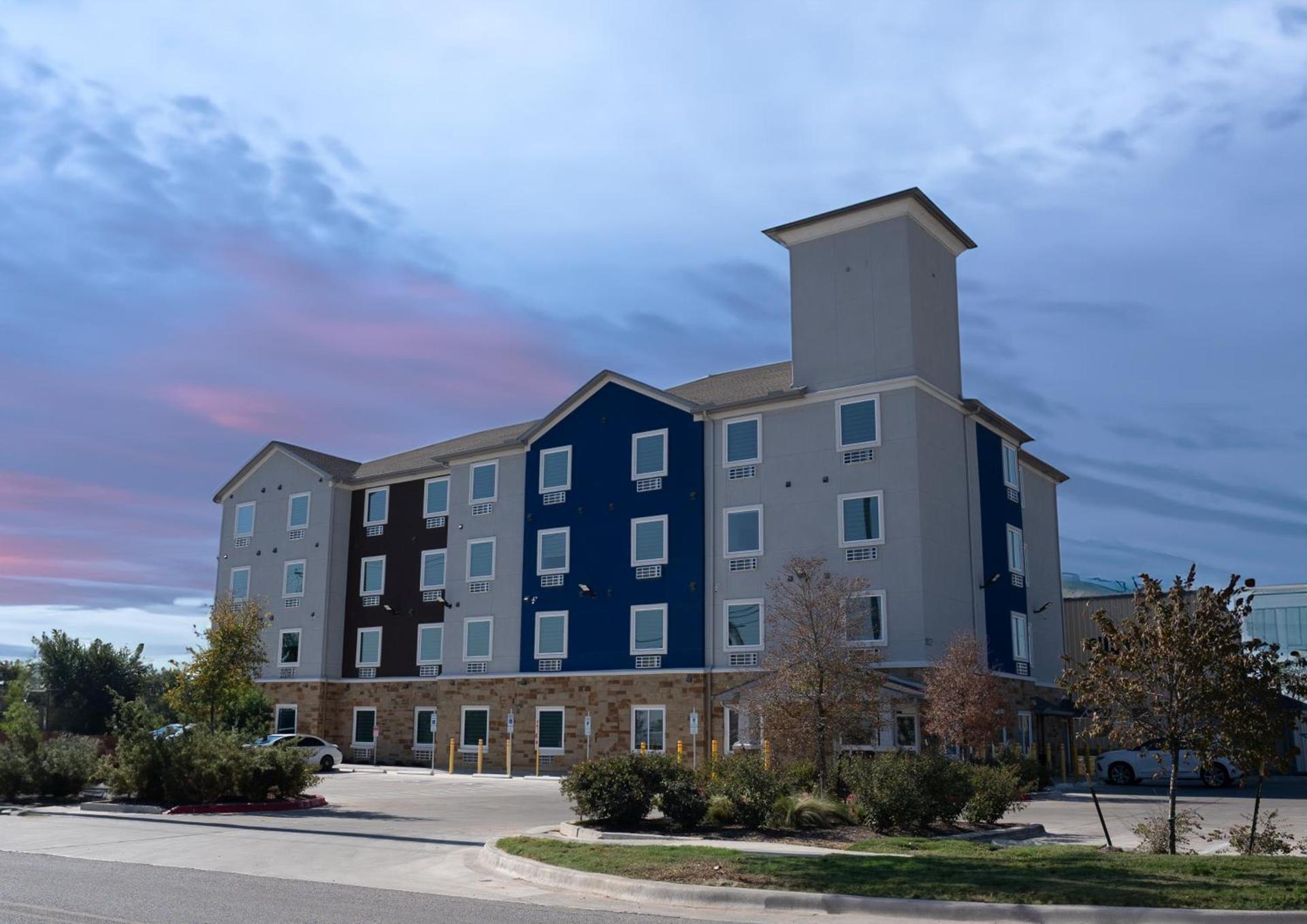 Texas Bungalows Hotel and Hotel Que at i35 Austin Pflugerville — hotel in Pflugerville