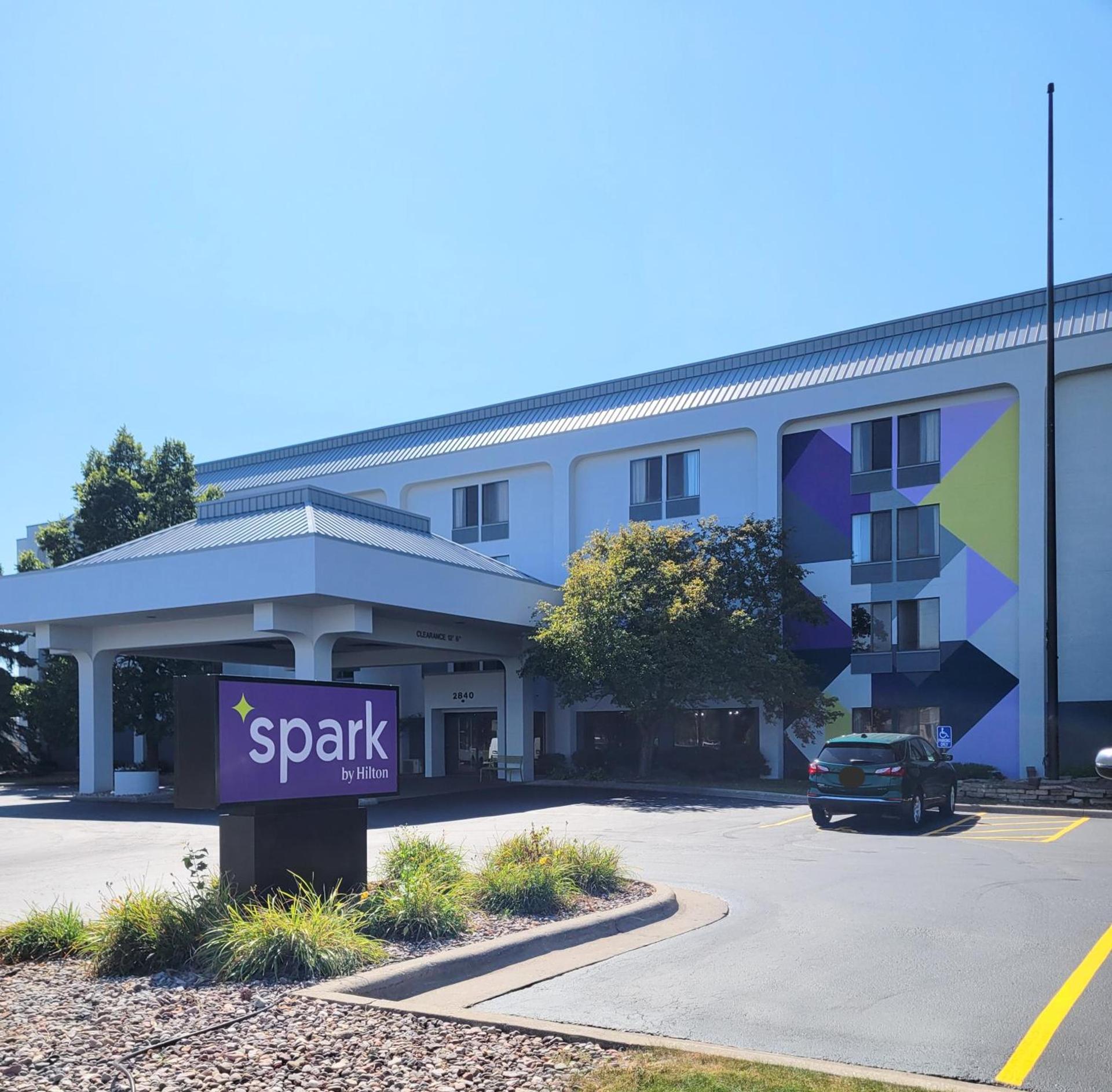 Spark by Hilton Green Bay photo 1