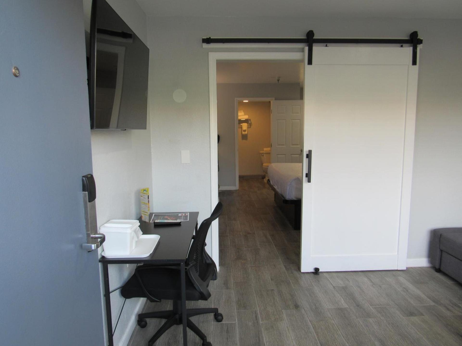 Capri Suites Anaheim photo 33