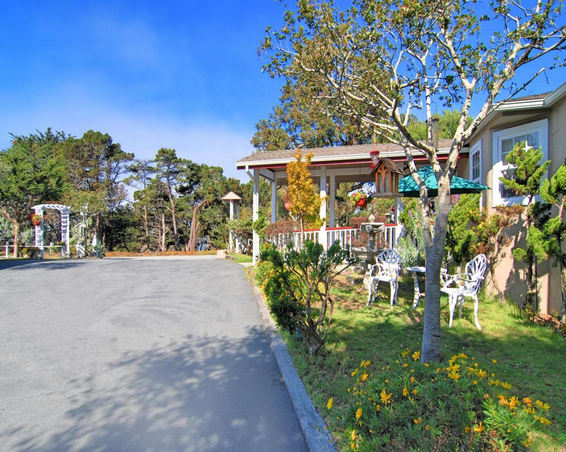Bide-A-Wee Inn and Cottages photo 6