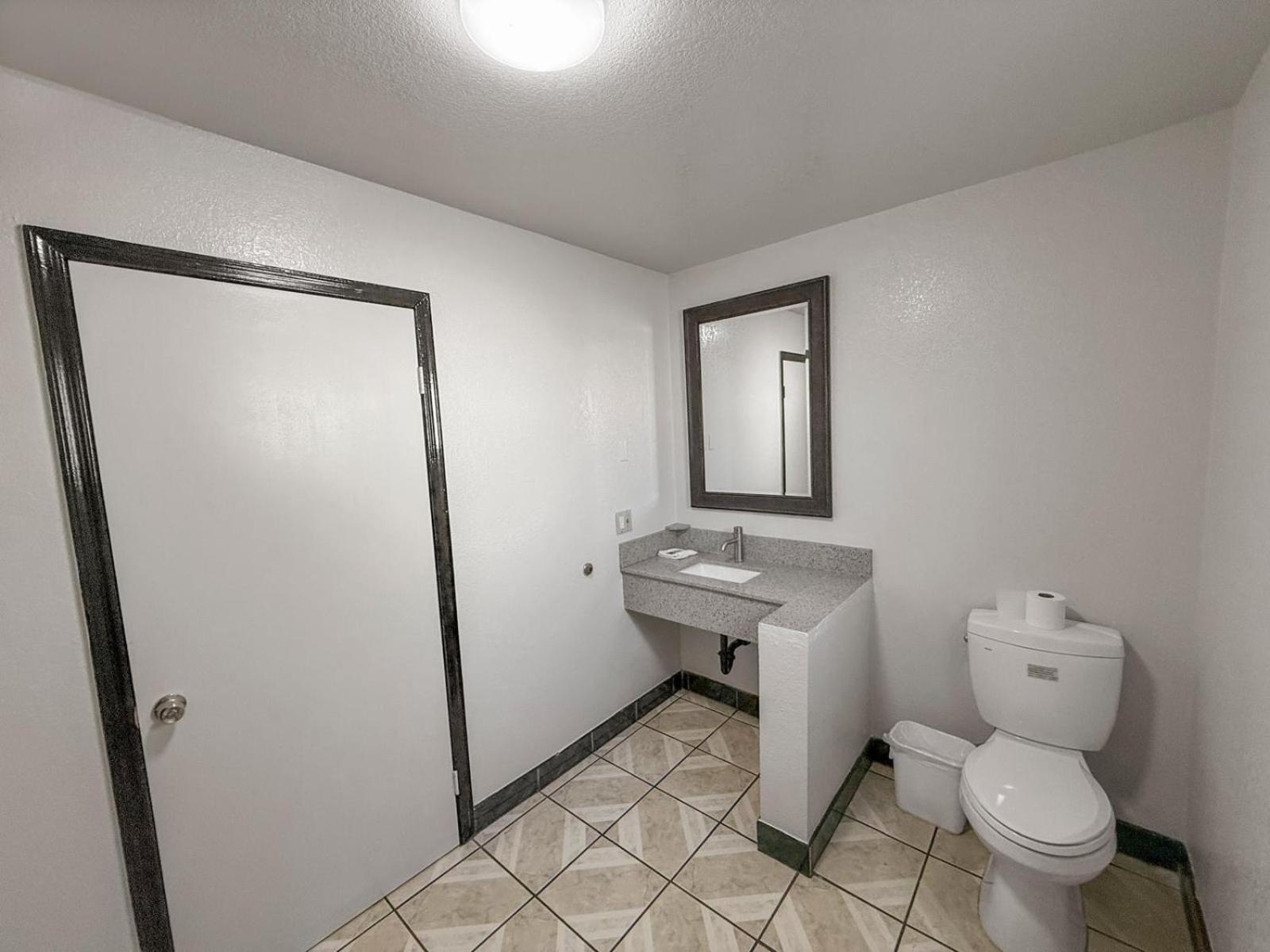 Super 7 Motel - Anaheim Packing District & Disneyland photo 18