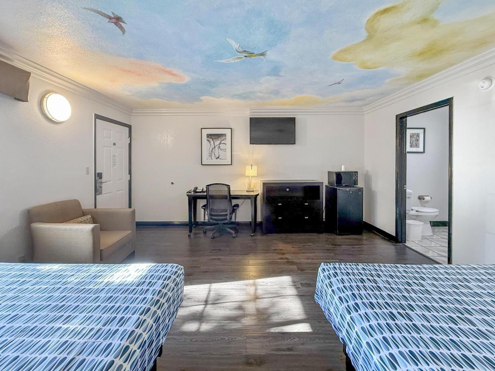 Super 7 Motel - Anaheim Packing District & Disneyland photo 4