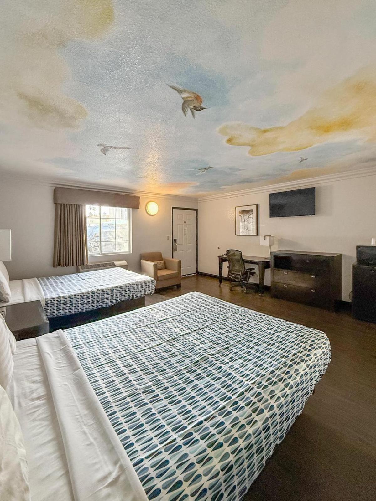 Super 7 Motel - Anaheim Packing District & Disneyland photo 7