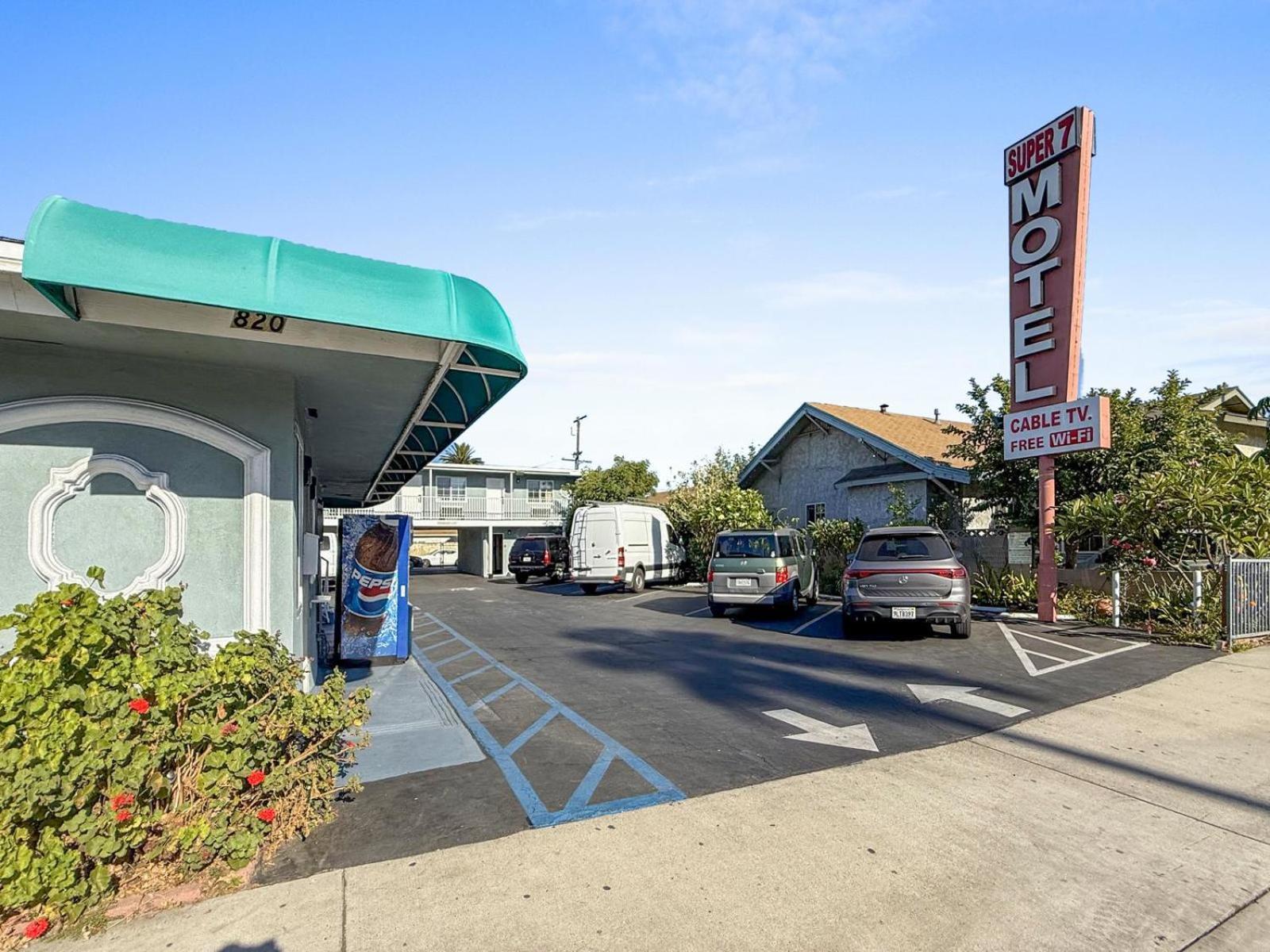 Super 7 Motel - Anaheim Packing District & Disneyland photo 8