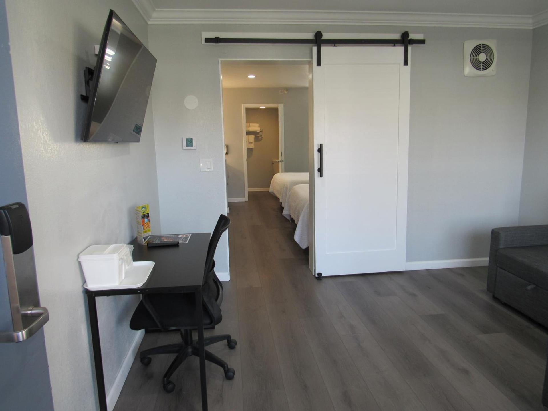 Capri Suites Anaheim photo 36
