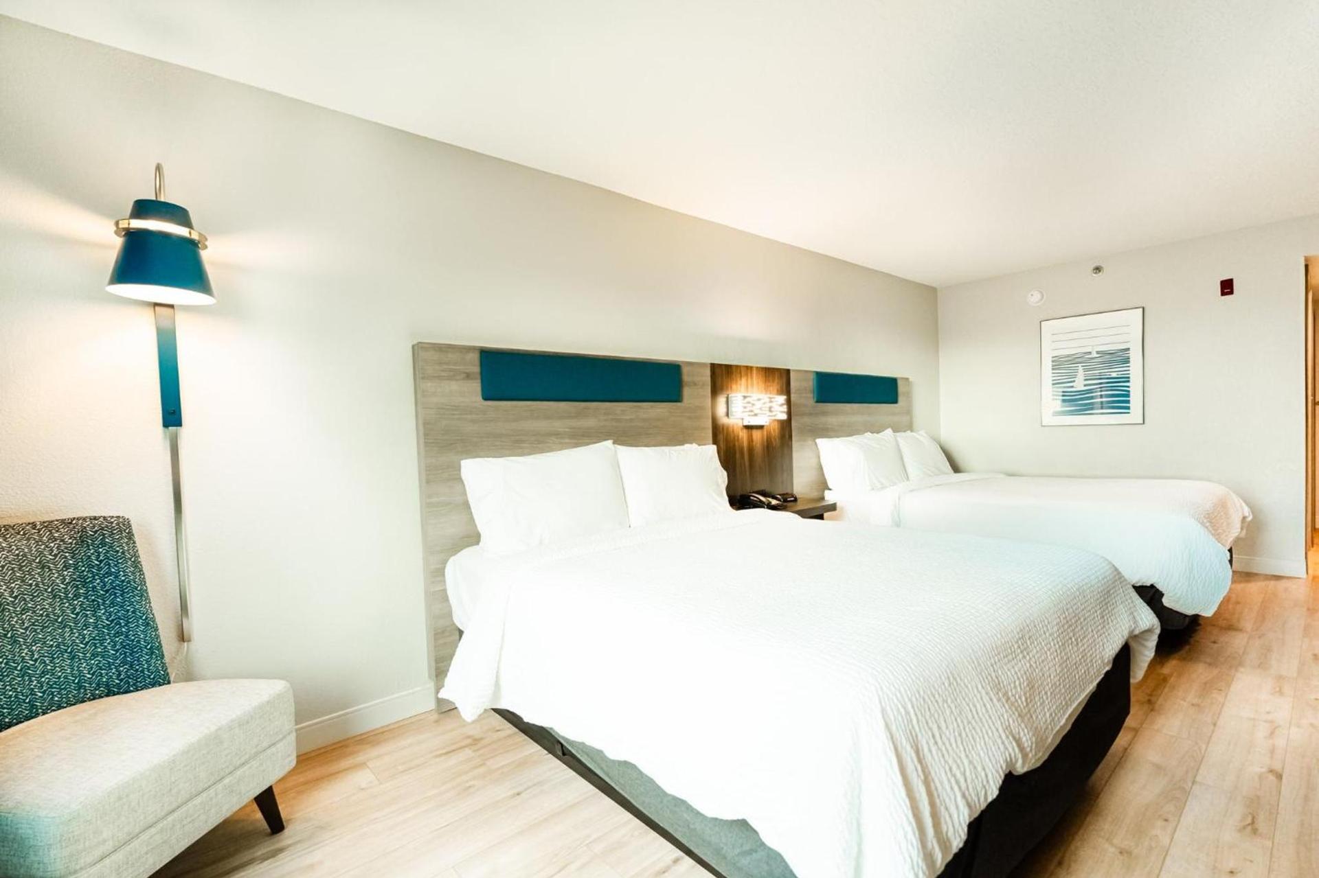 Holiday Inn Express Hotel & Suites Cocoa Beach by IHG photo 47