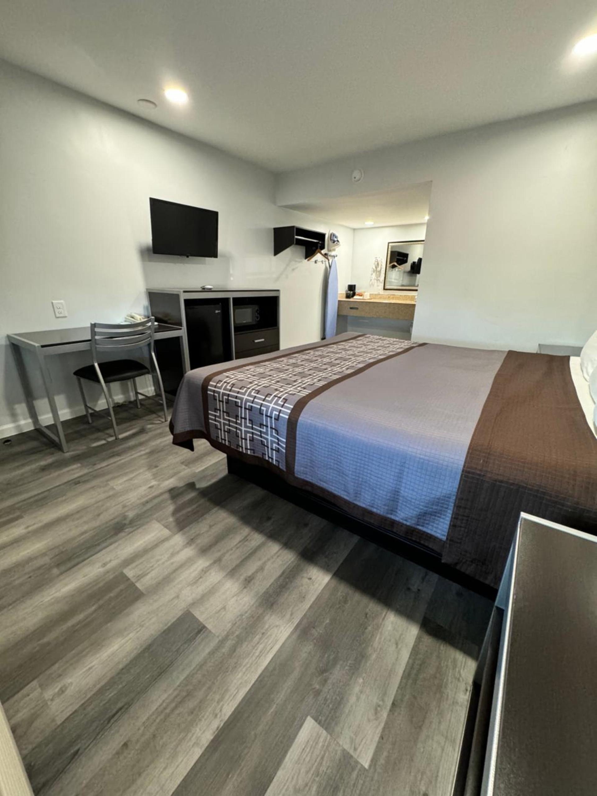 Continental Inn and Suites Nacogdoches TX SFA University Downtown photo 32