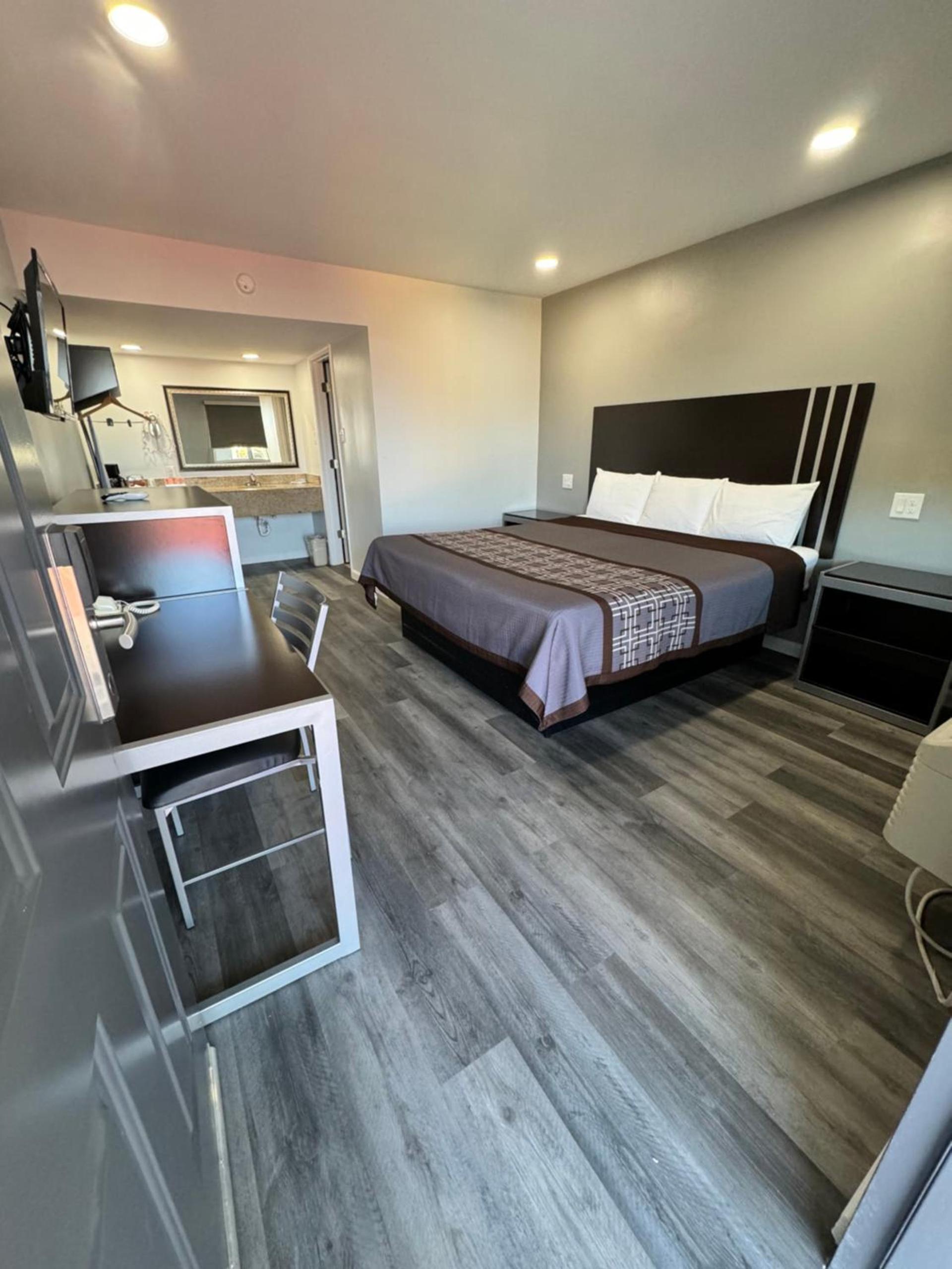 Continental Inn and Suites Nacogdoches TX SFA University Downtown photo 31