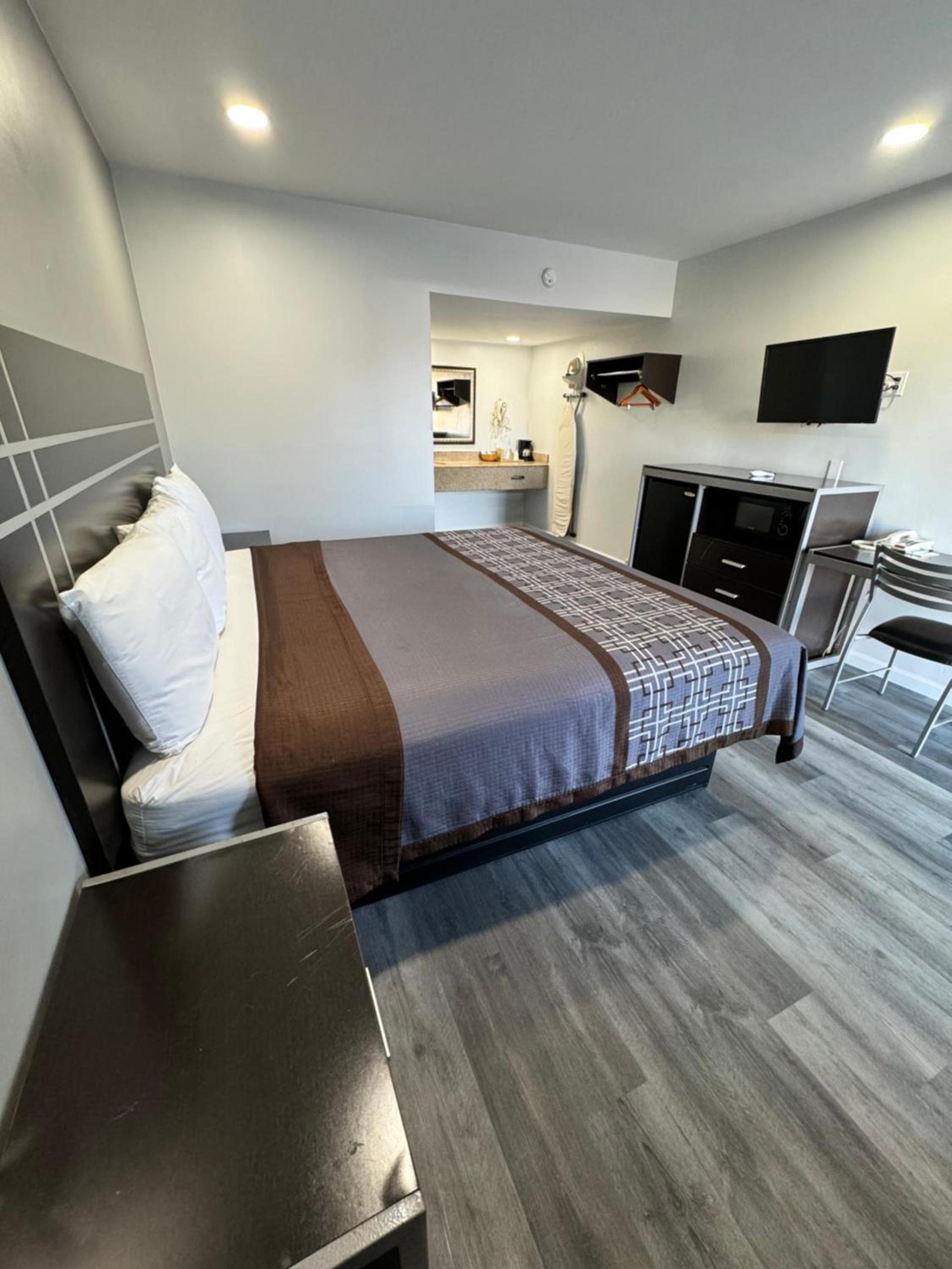 Continental Inn and Suites Nacogdoches TX SFA University Downtown photo 29