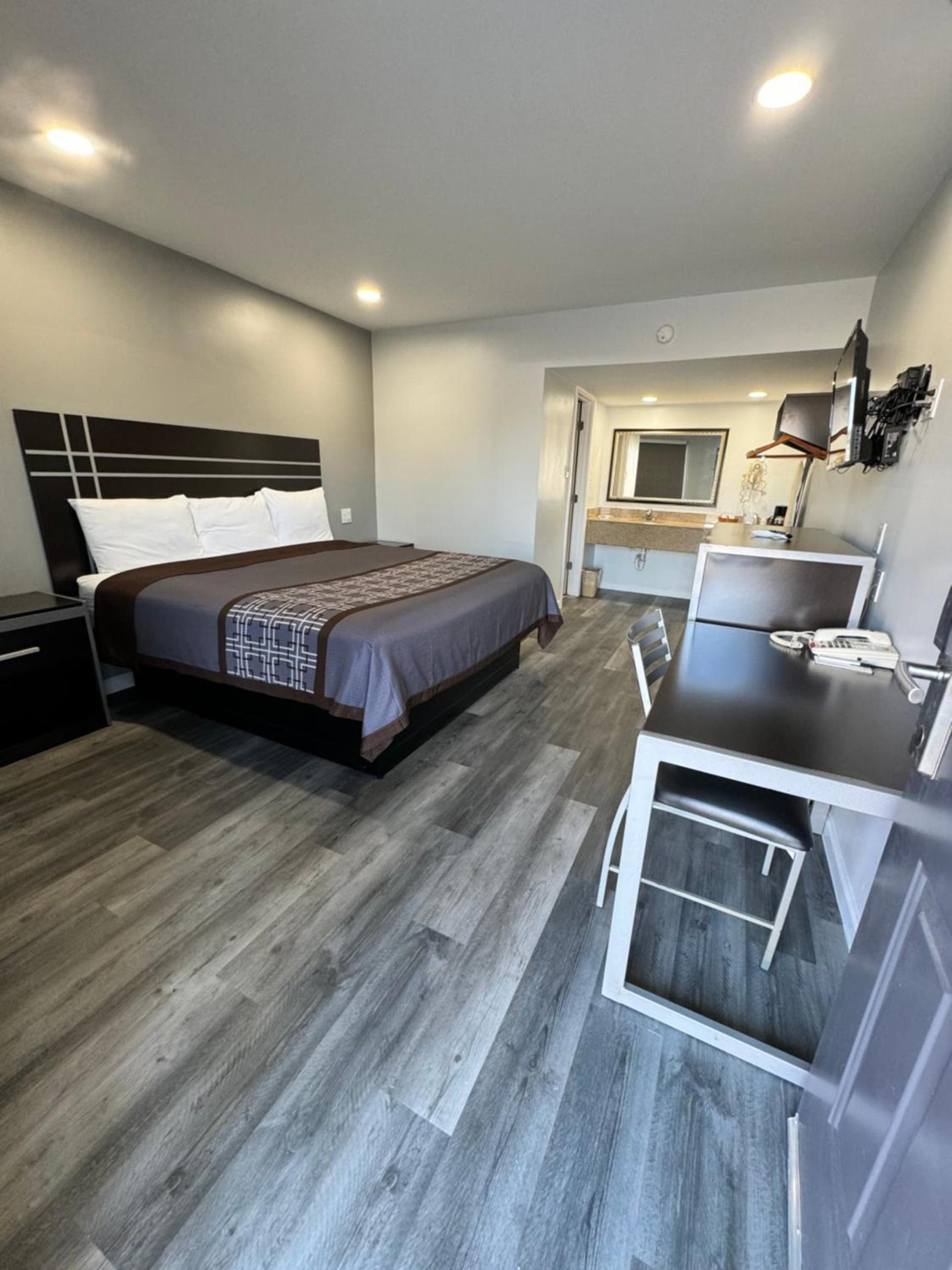 Continental Inn and Suites Nacogdoches TX SFA University Downtown photo 28