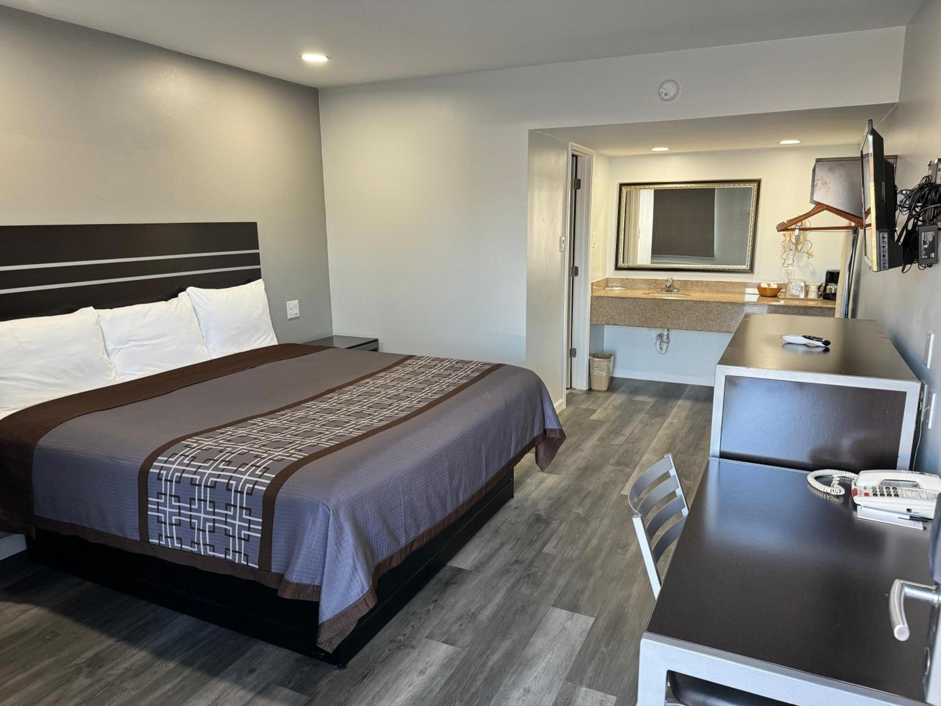 Continental Inn and Suites Nacogdoches TX SFA University Downtown photo 27
