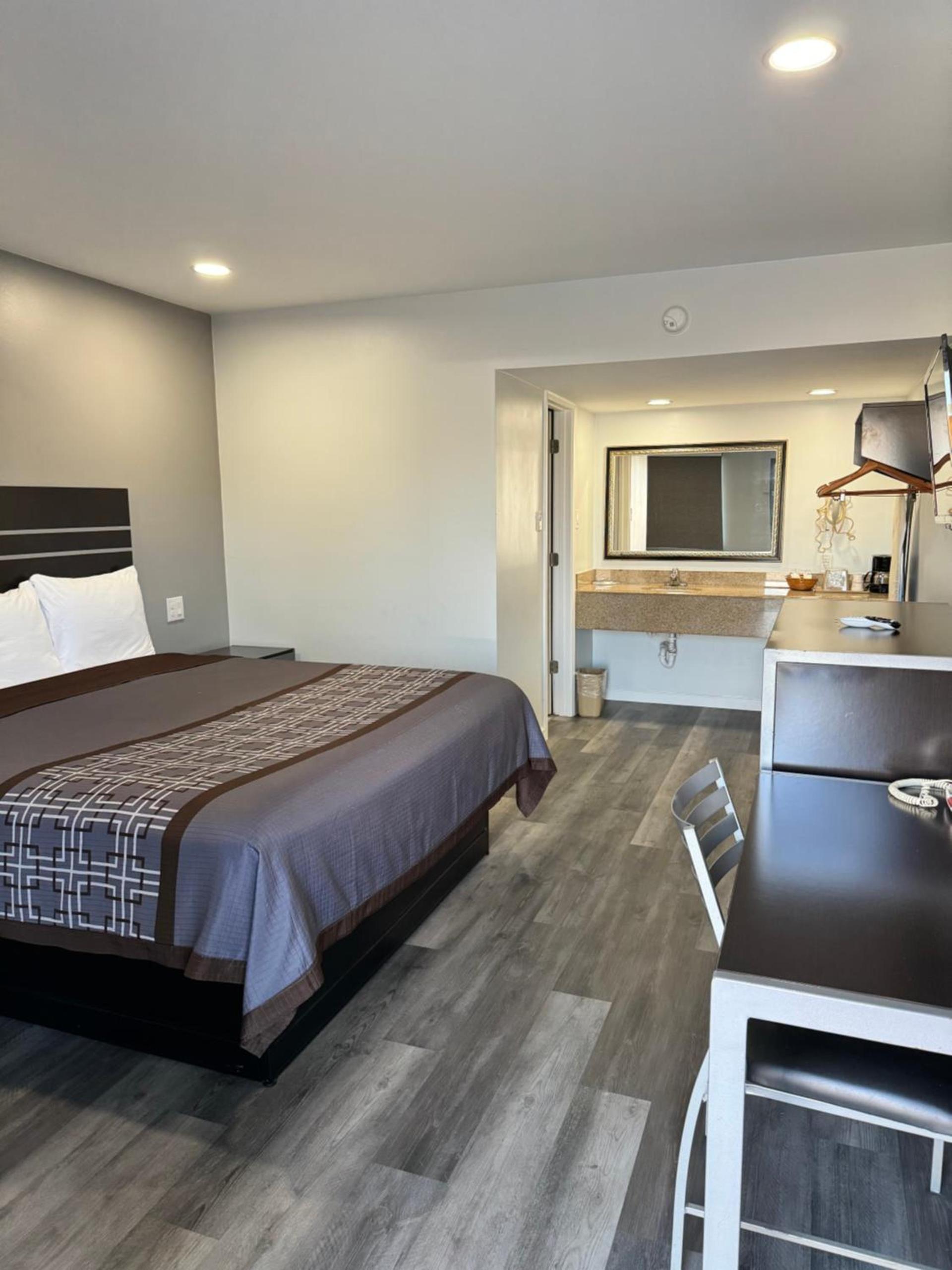 Continental Inn and Suites Nacogdoches TX SFA University Downtown photo 26