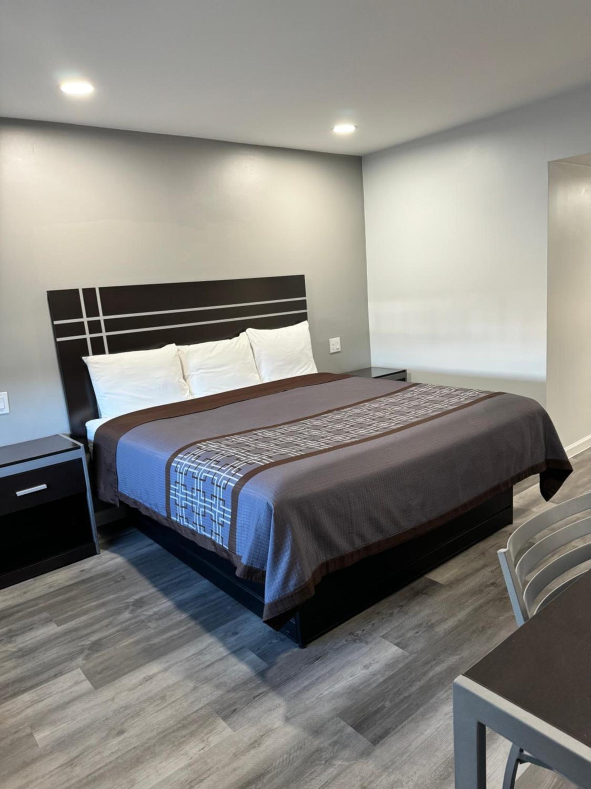 Continental Inn and Suites Nacogdoches TX SFA University Downtown photo 24