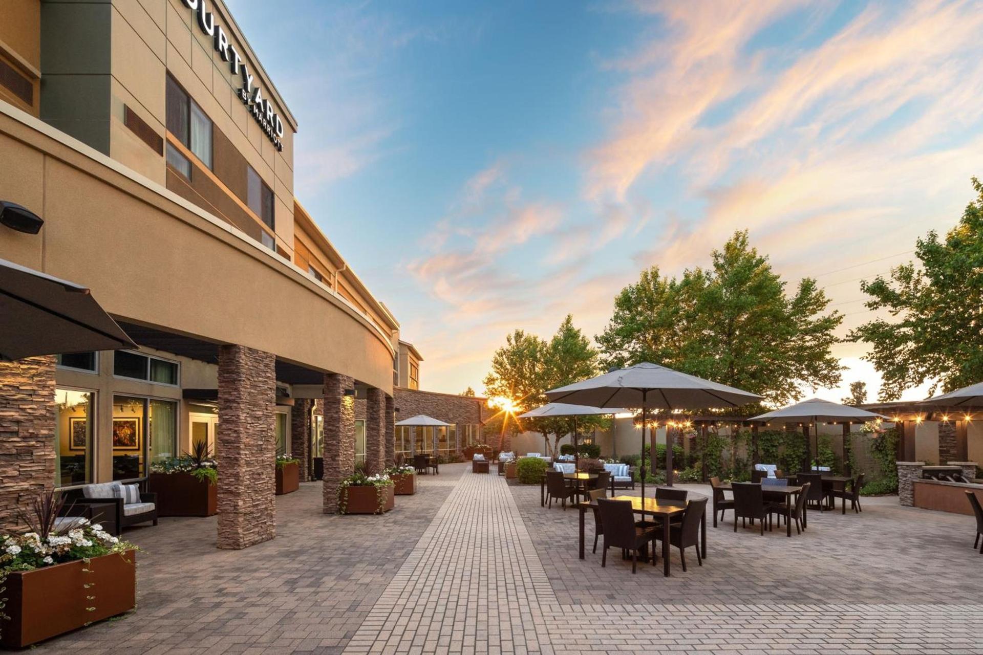Courtyard Mankato Hotel & Event Center photo 72