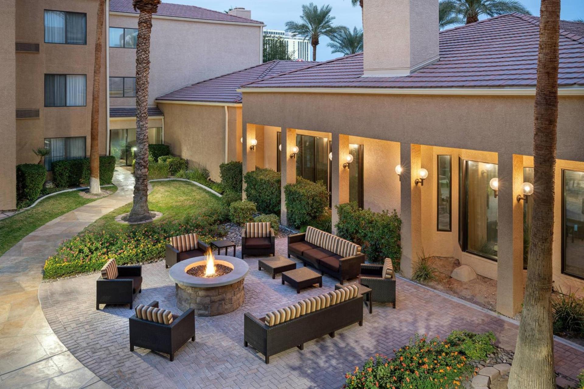 Courtyard by Marriott Las Vegas Convention Center photo 4