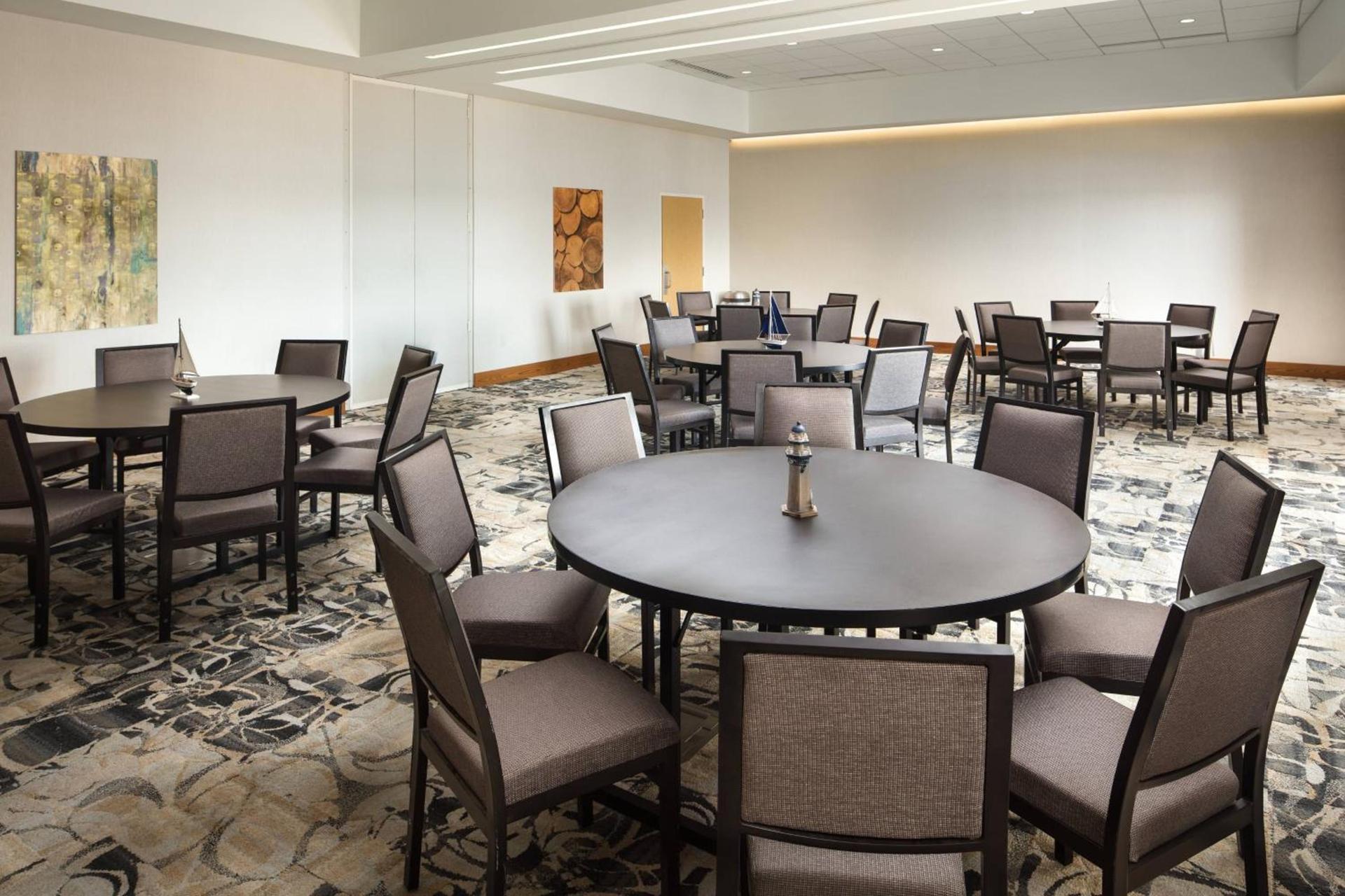 Courtyard by Marriott Erie Bayfront photo 57
