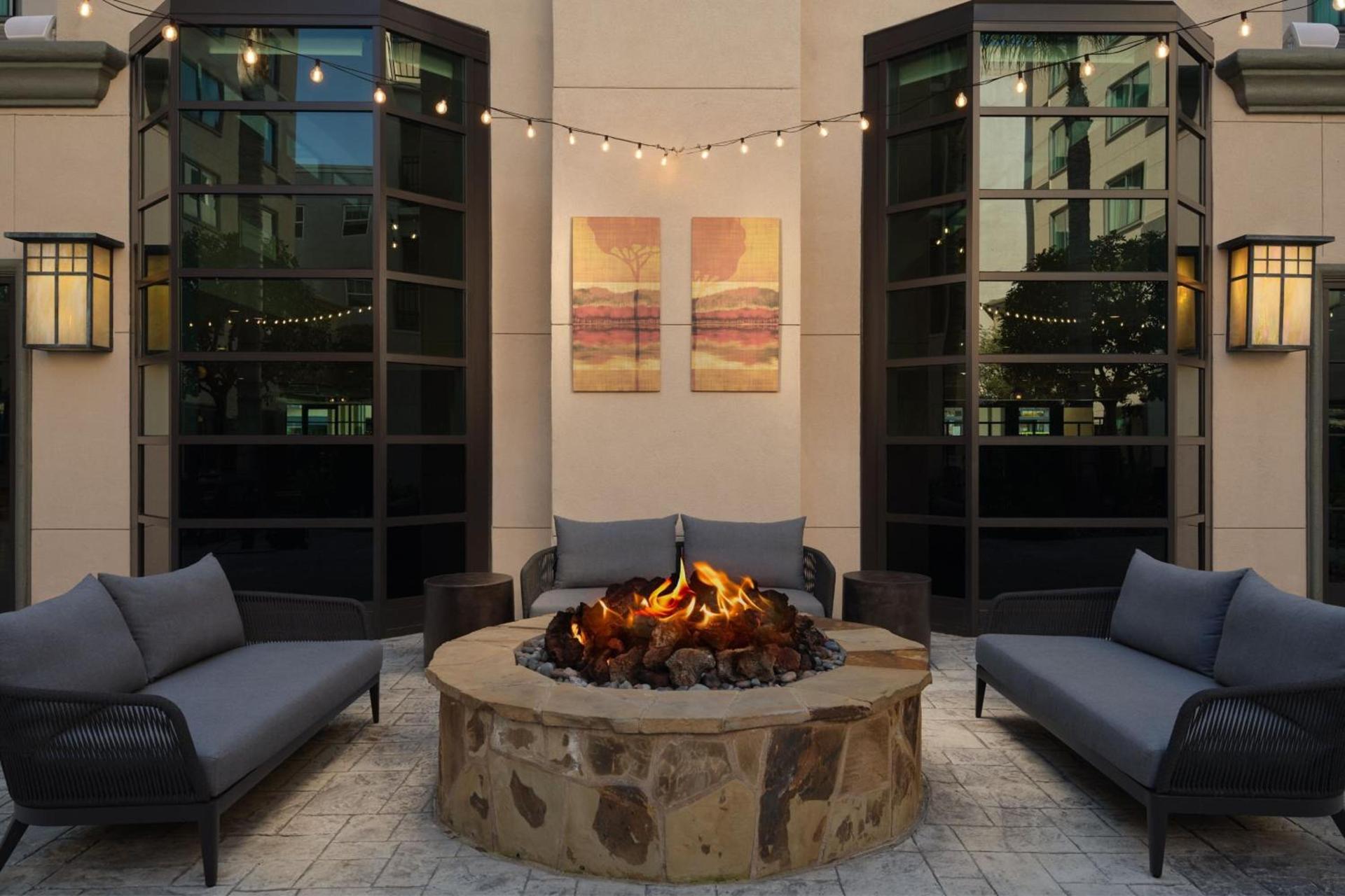 Courtyard by Marriott Los Angeles Pasadena Old Town photo 40