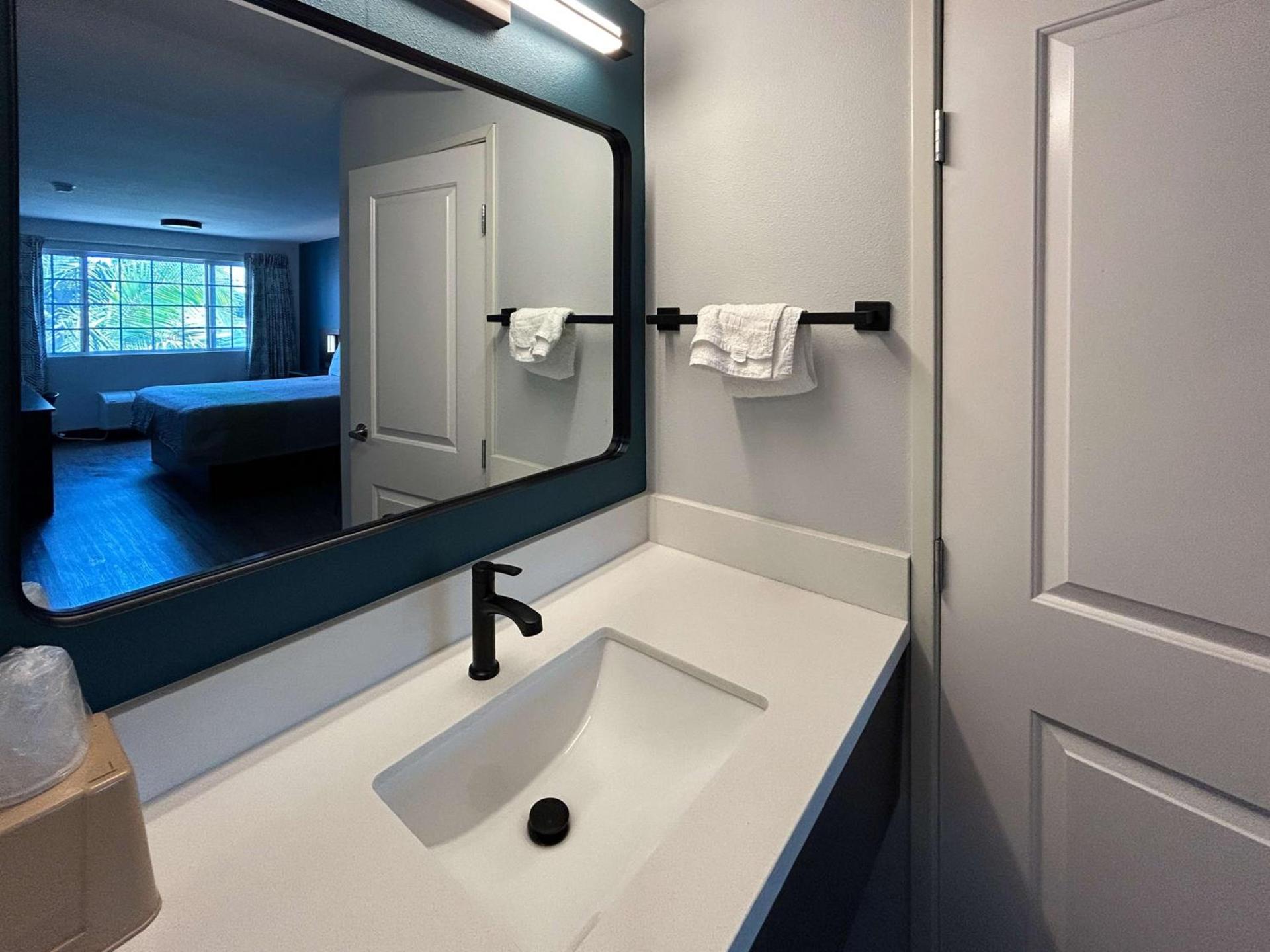 Studio 6 Suites Gardena, CA photo 6