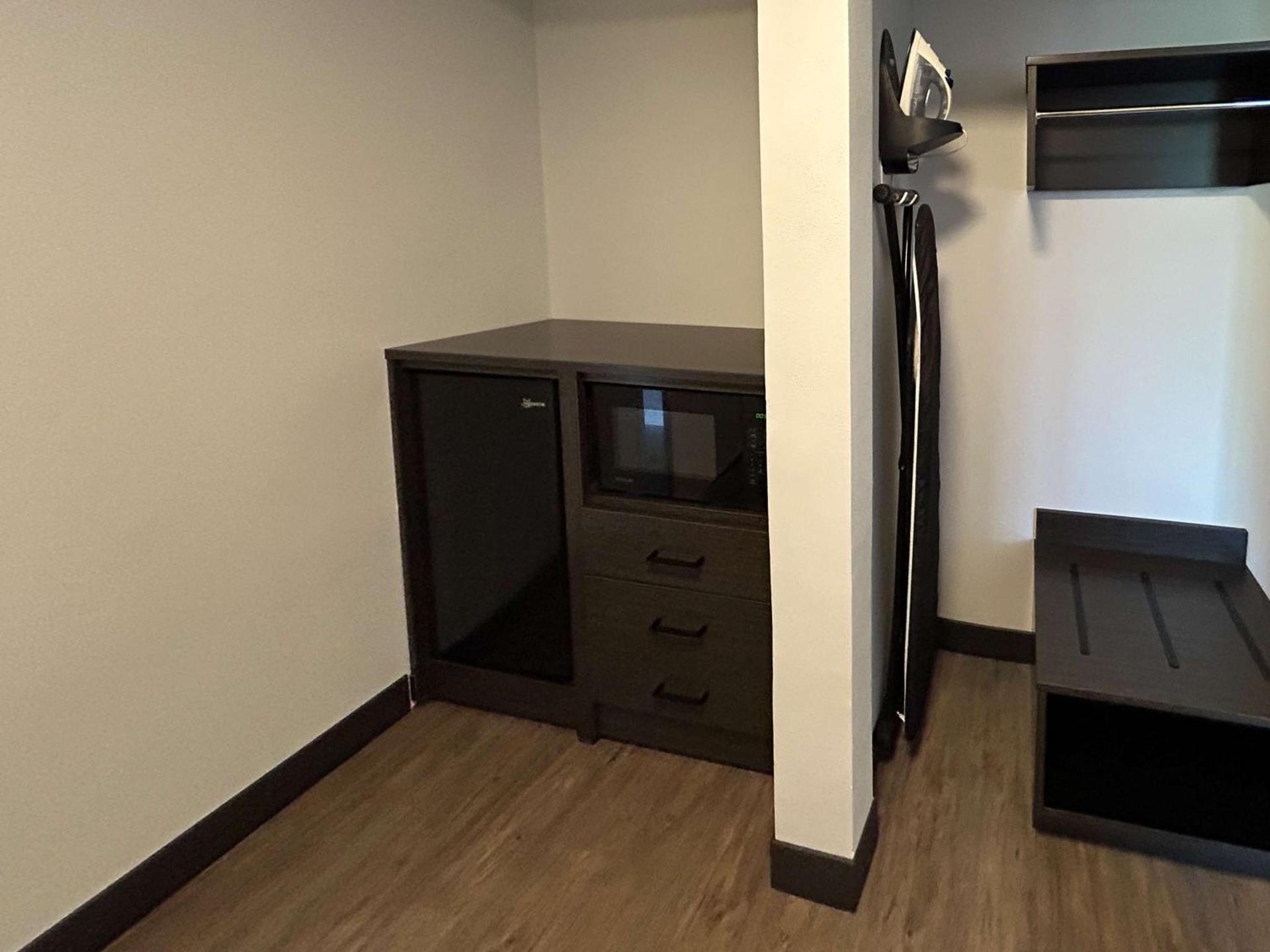 Studio 6 Suites Gardena, CA photo 11