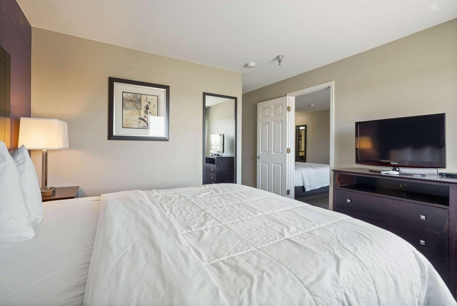 Baymont by Wyndham Henderson-Northeast Denver photo 51