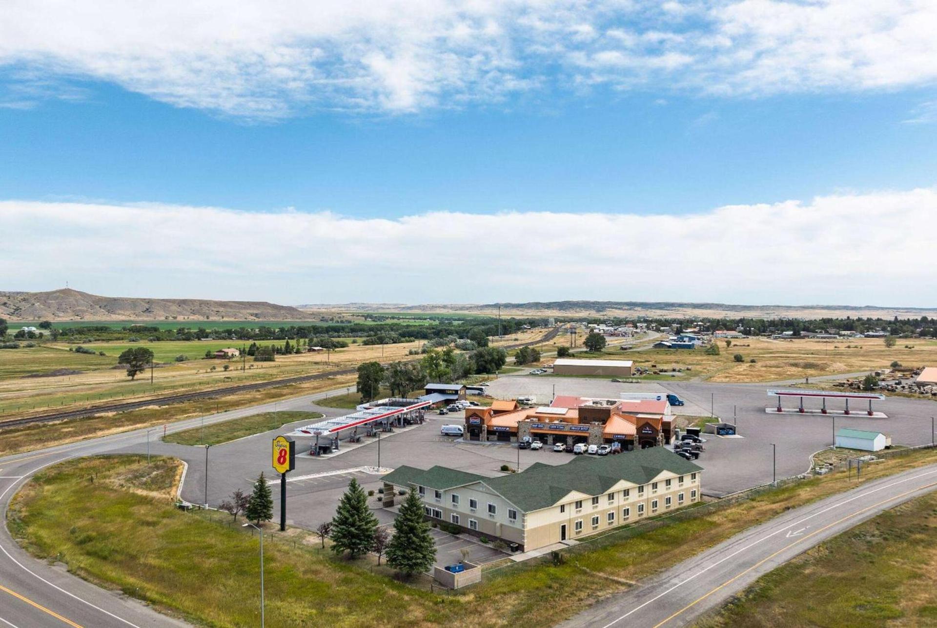 Super 8 by Wyndham Big Timber photo 7