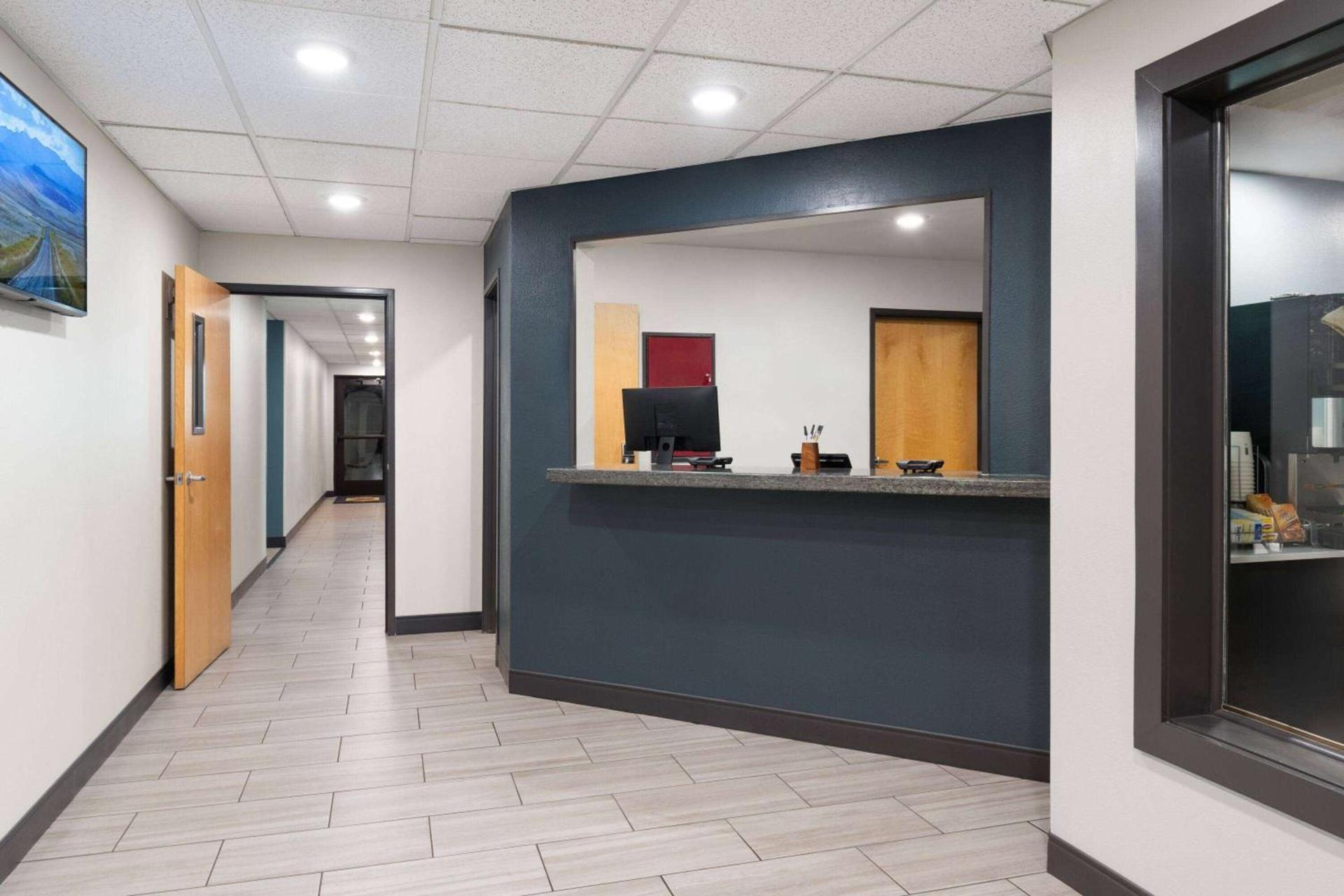 Super 8 by Wyndham Big Timber photo 8