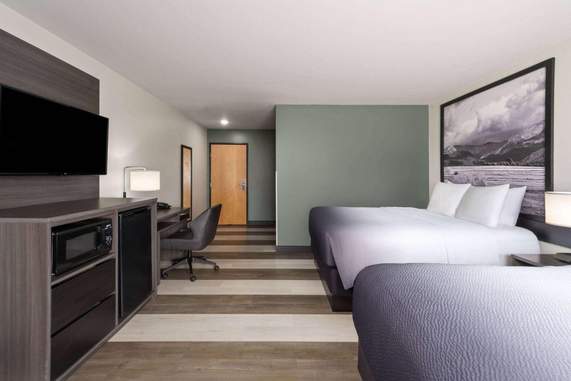 Super 8 by Wyndham Big Timber photo 13