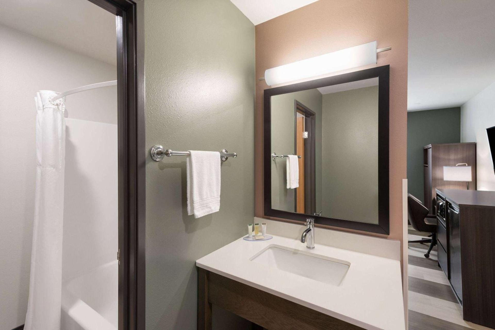 Super 8 by Wyndham Big Timber photo 22