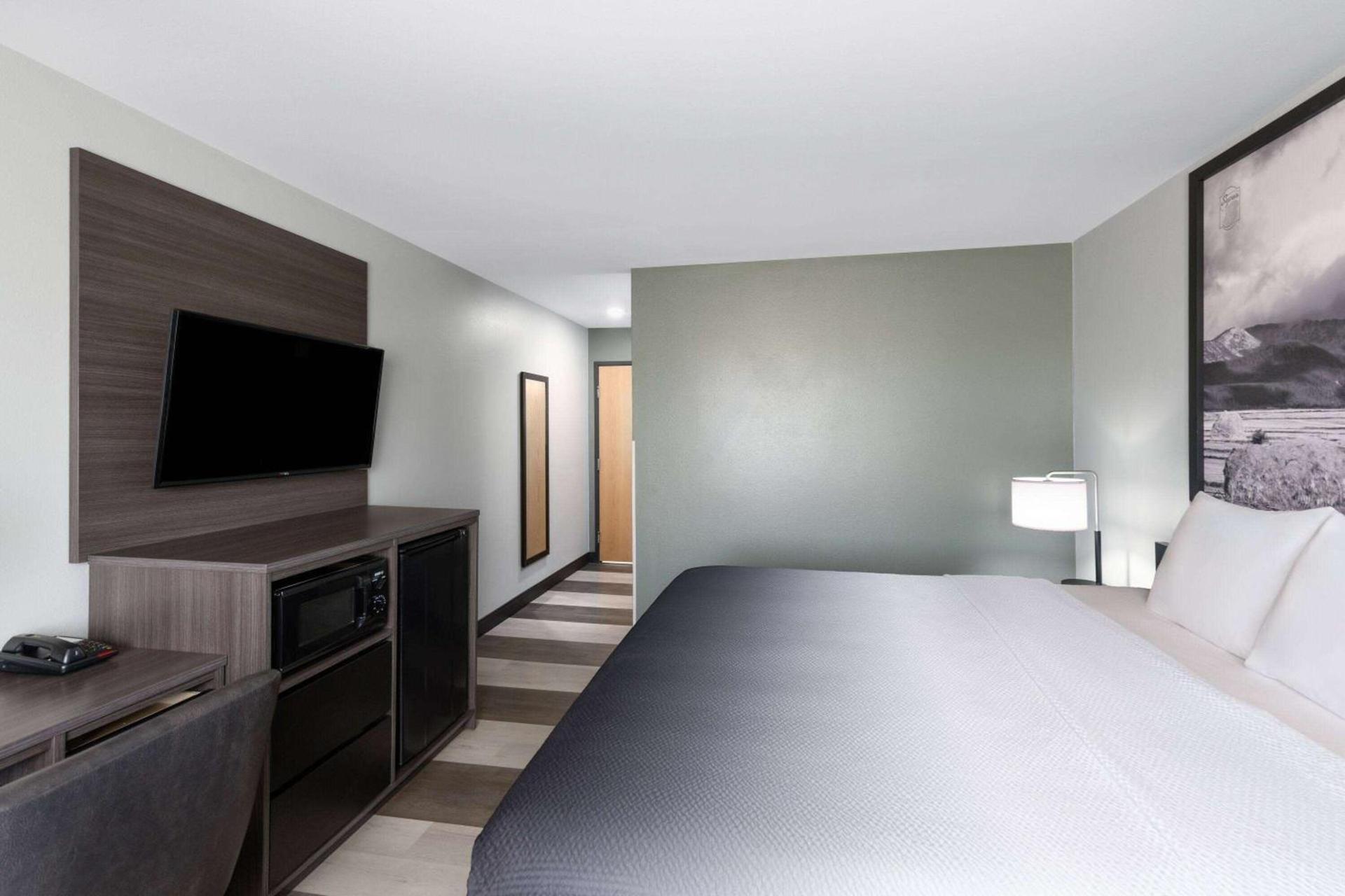 Super 8 by Wyndham Big Timber photo 21