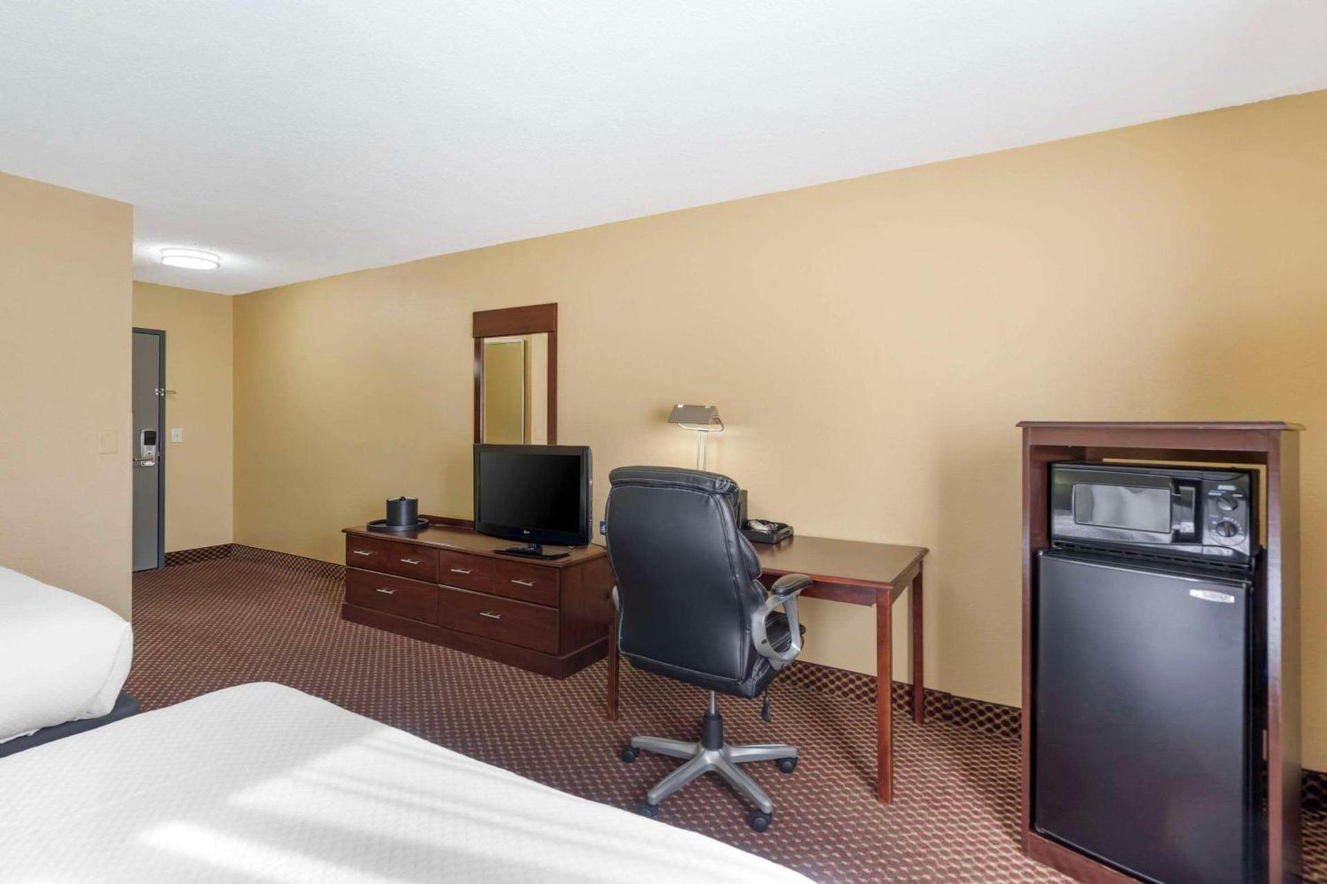 Quality Inn & Suites Bloomington University Area photo 23