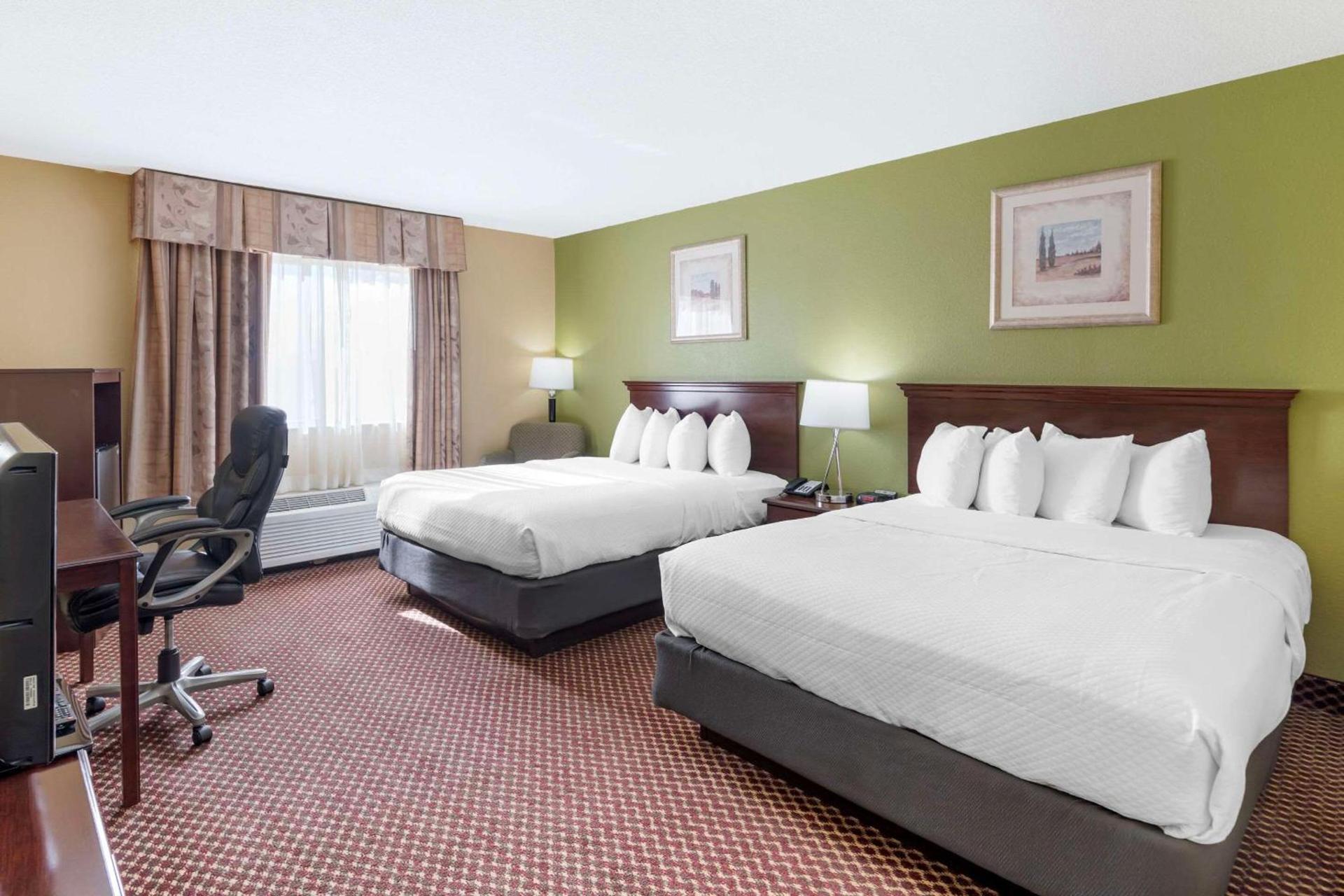 Quality Inn & Suites Bloomington University Area photo 12