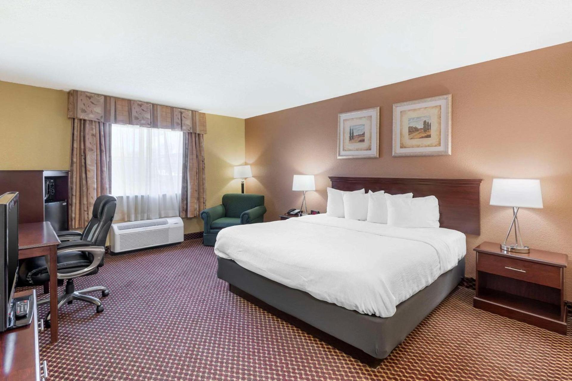 Quality Inn & Suites Bloomington University Area photo 16