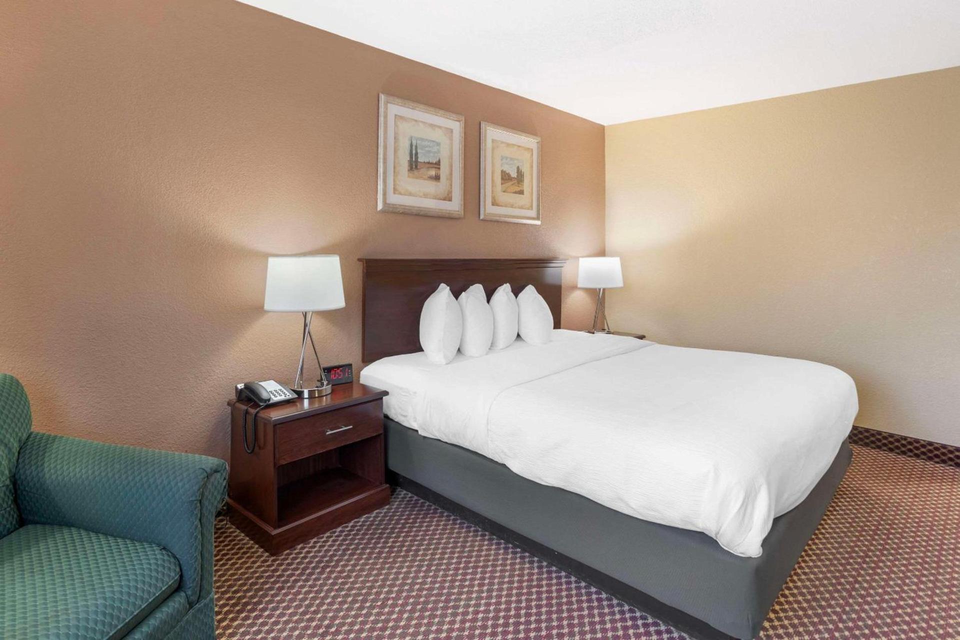Quality Inn & Suites Bloomington University Area photo 22
