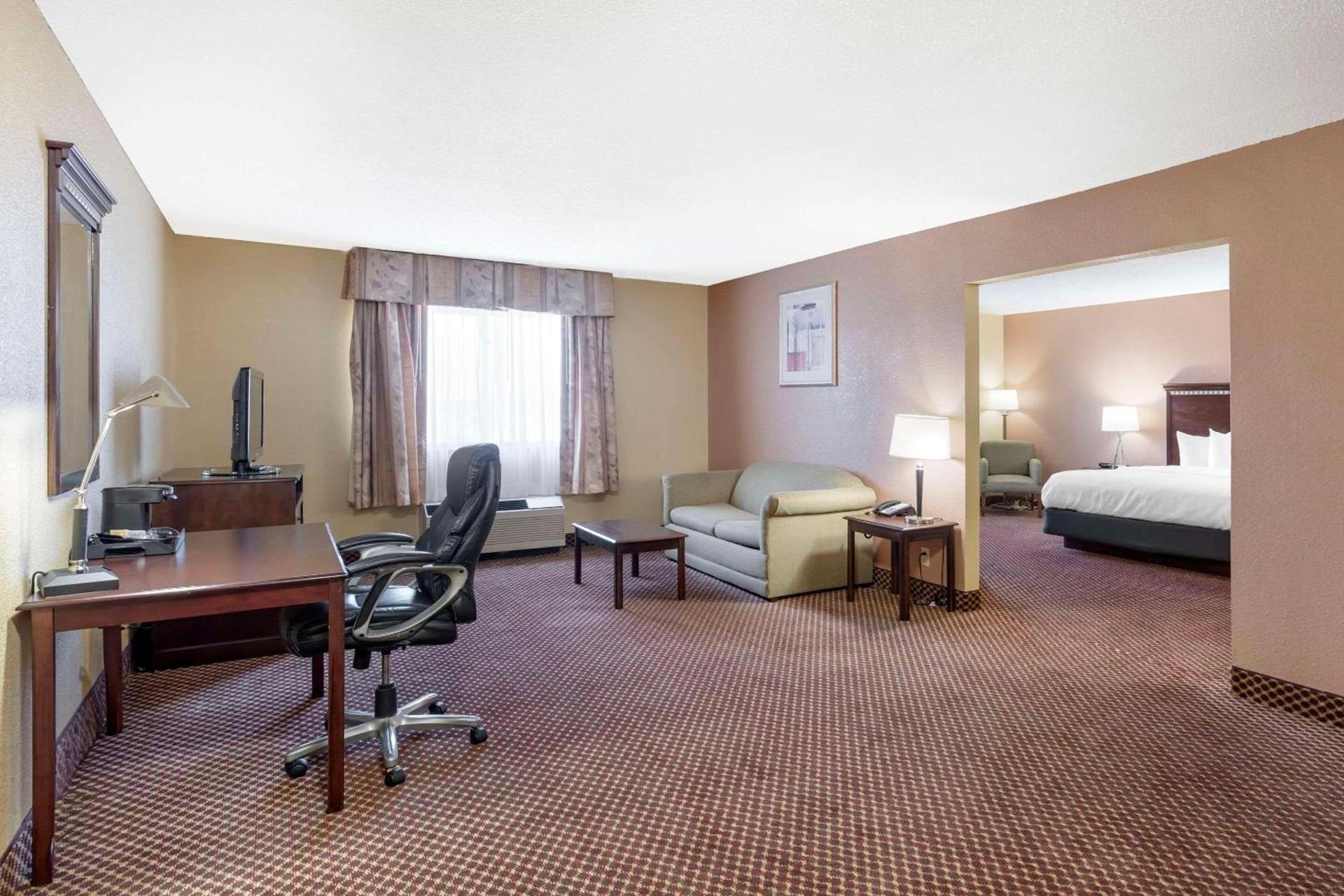 Quality Inn & Suites Bloomington University Area photo 5