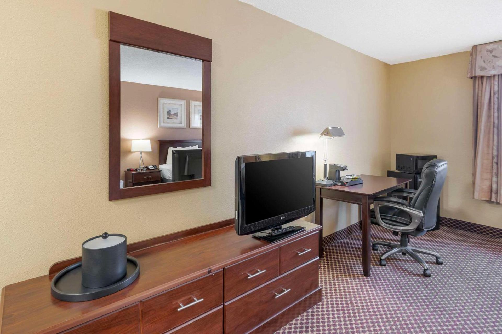 Quality Inn & Suites Bloomington University Area photo 26