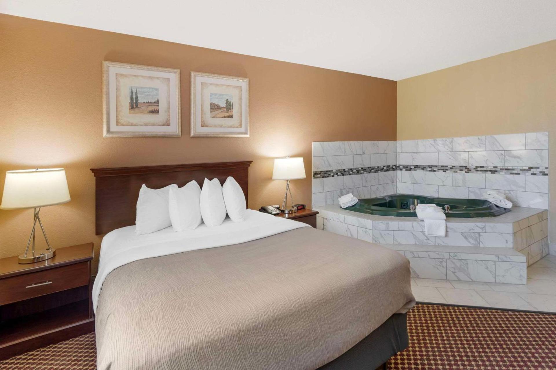 Quality Inn & Suites Bloomington University Area photo 20