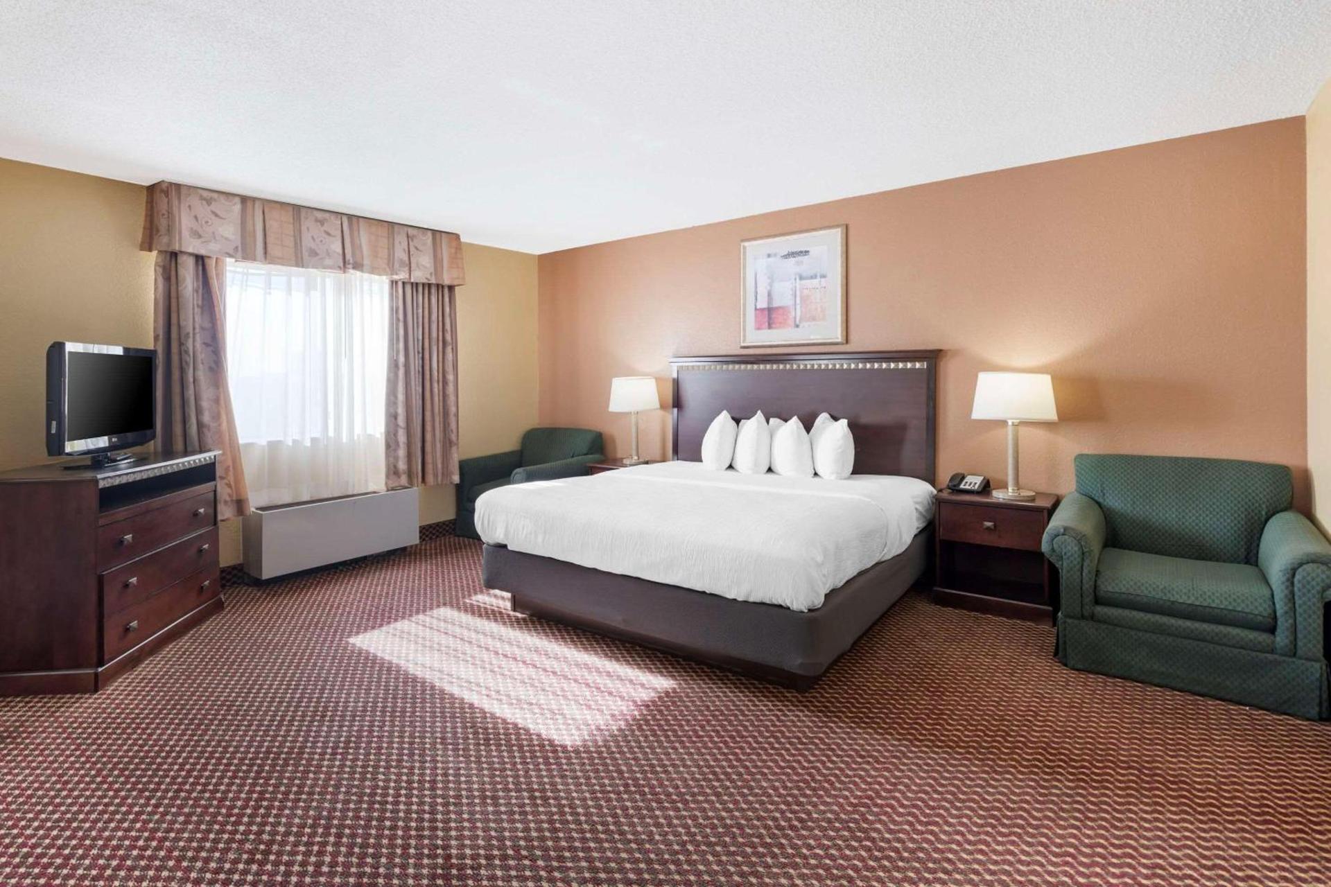 Quality Inn & Suites Bloomington University Area photo 19