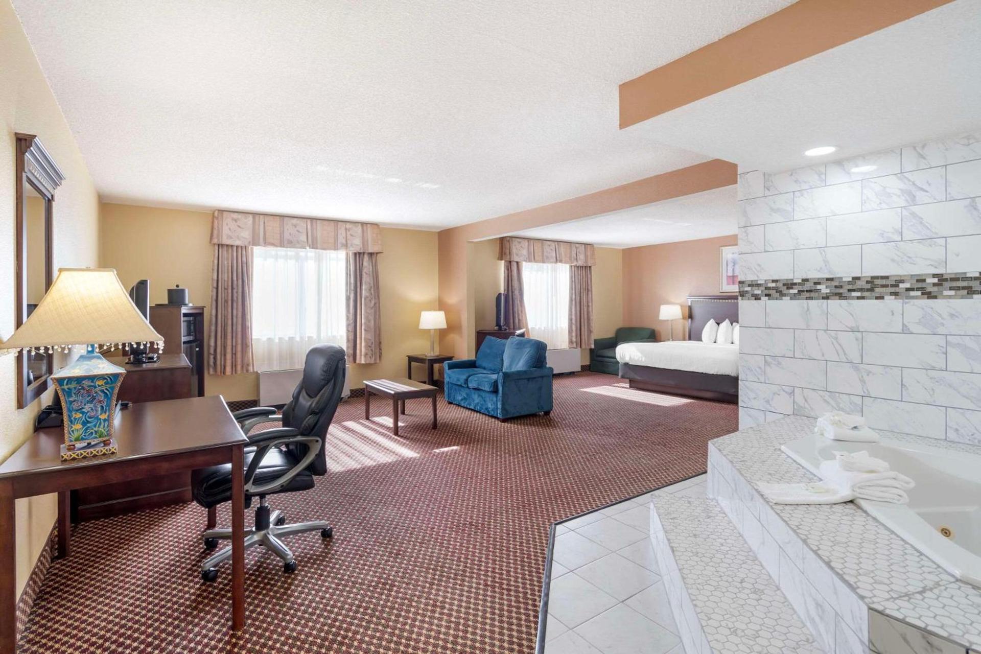 Quality Inn & Suites Bloomington University Area photo 24