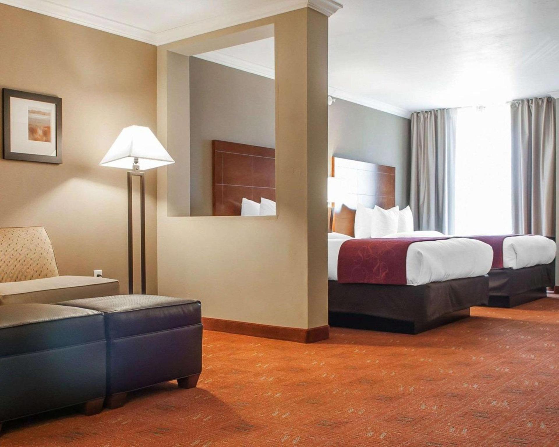 Comfort Suites Farmington photo 8