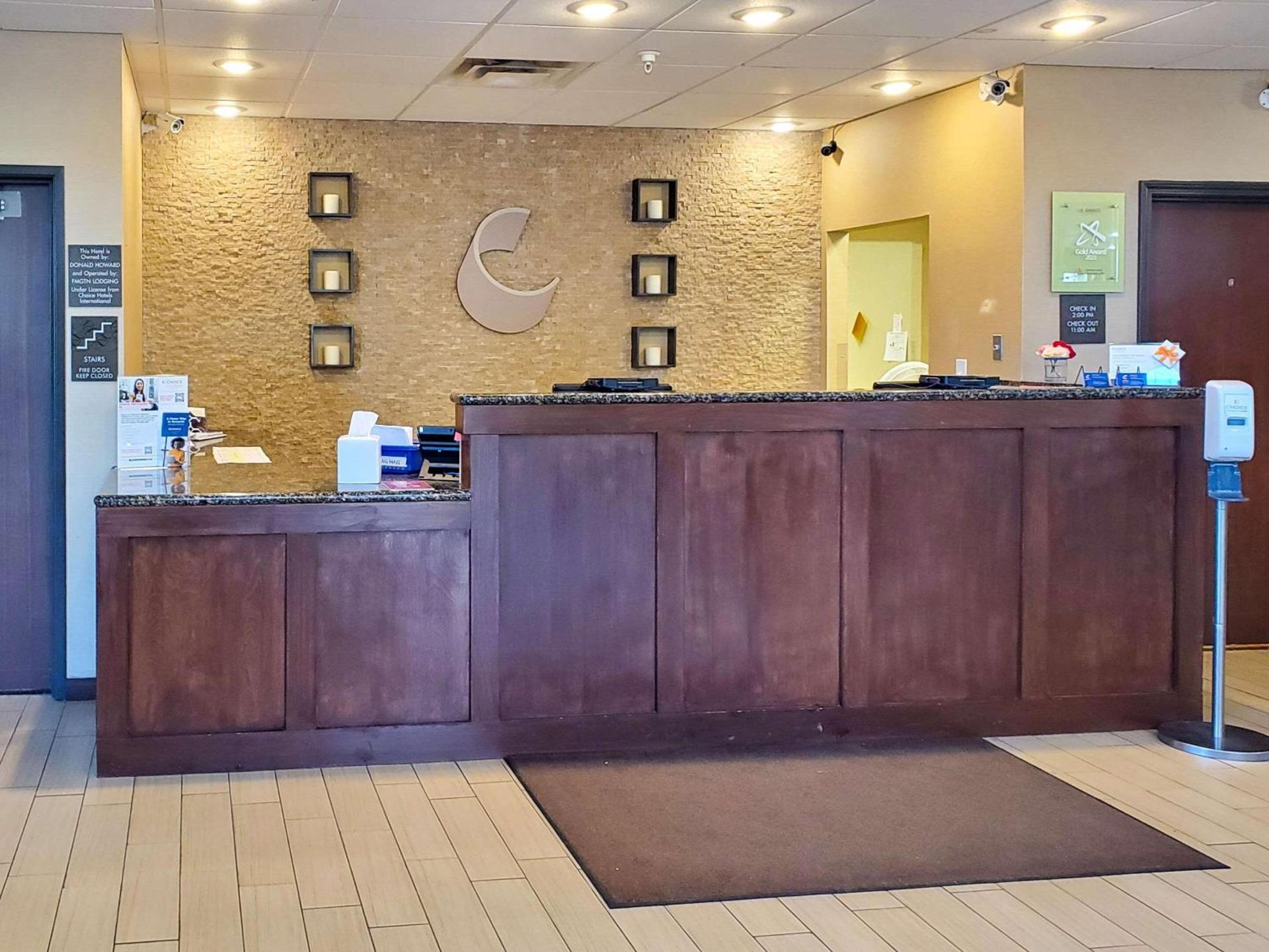 Comfort Suites Farmington photo 5