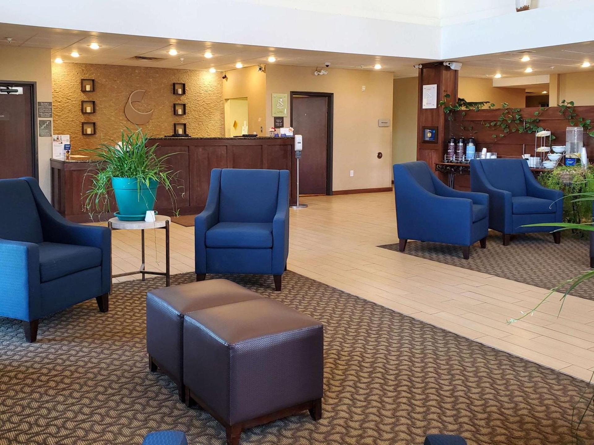 Comfort Suites Farmington photo 6