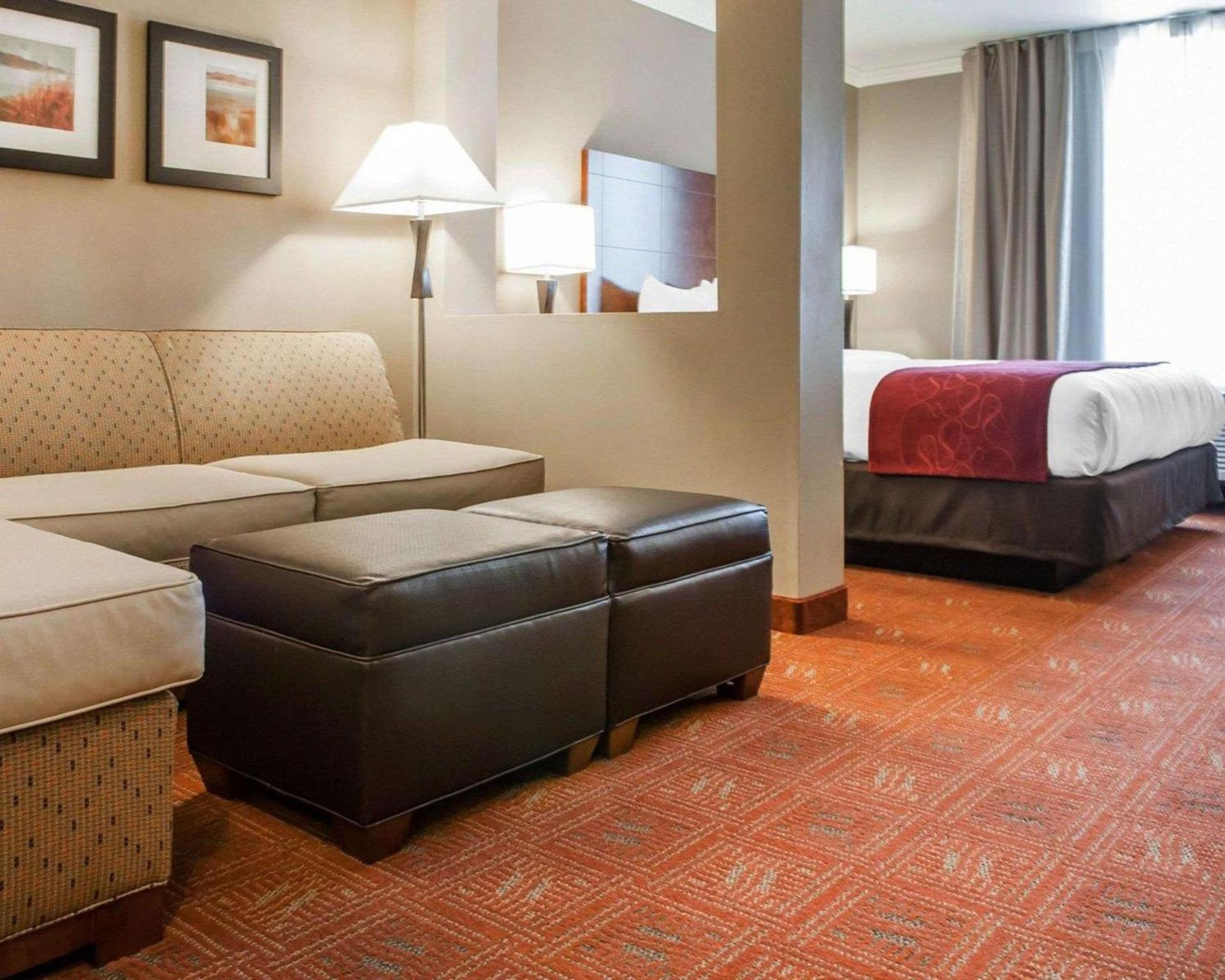 Comfort Suites Farmington photo 9