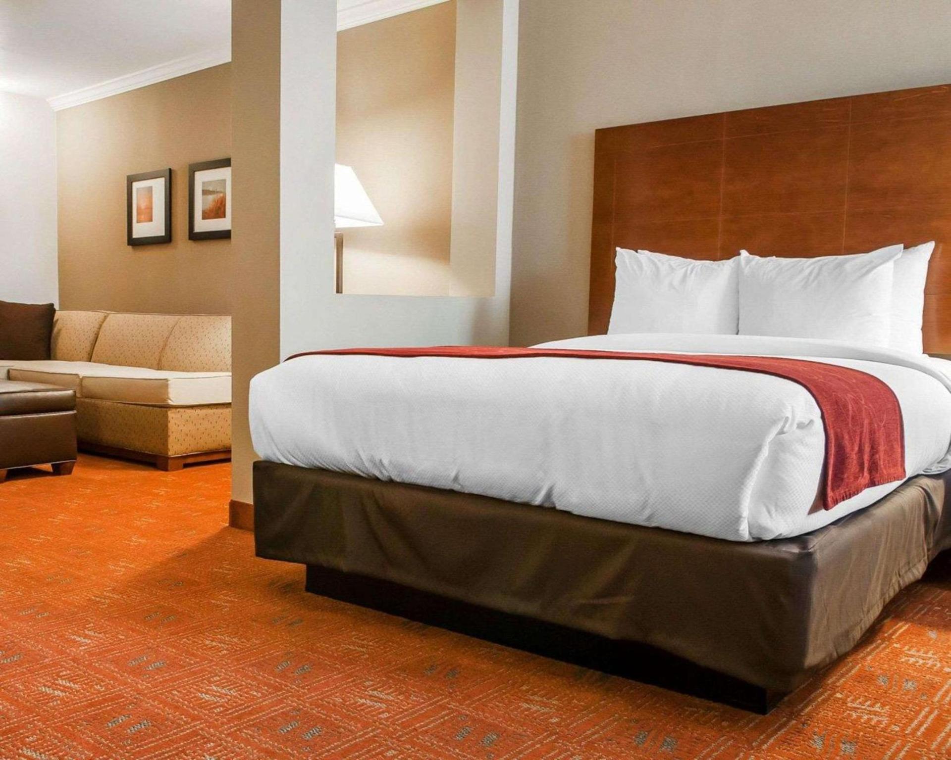 Comfort Suites Farmington photo 14